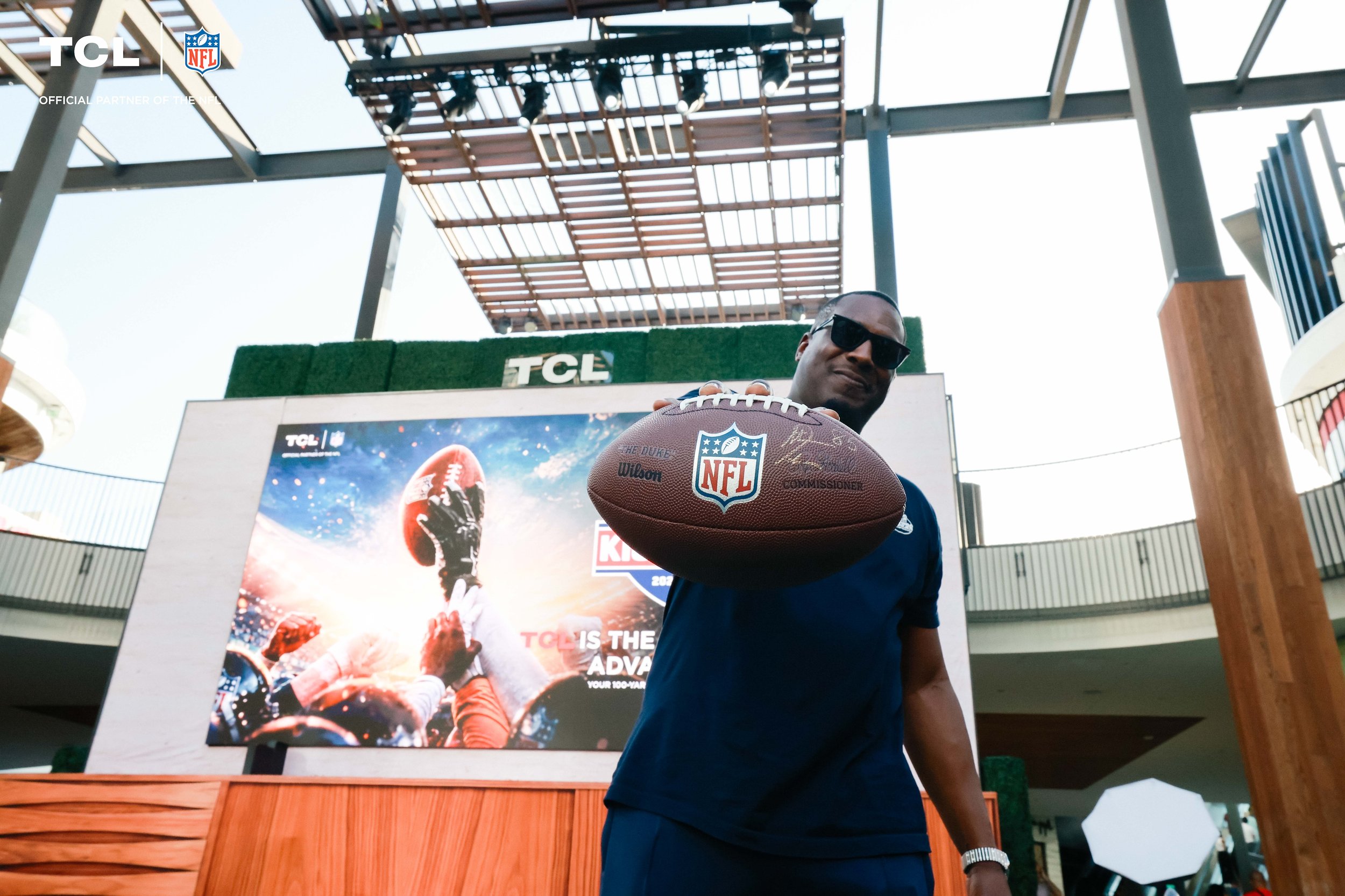 TCL-NFL61.jpg