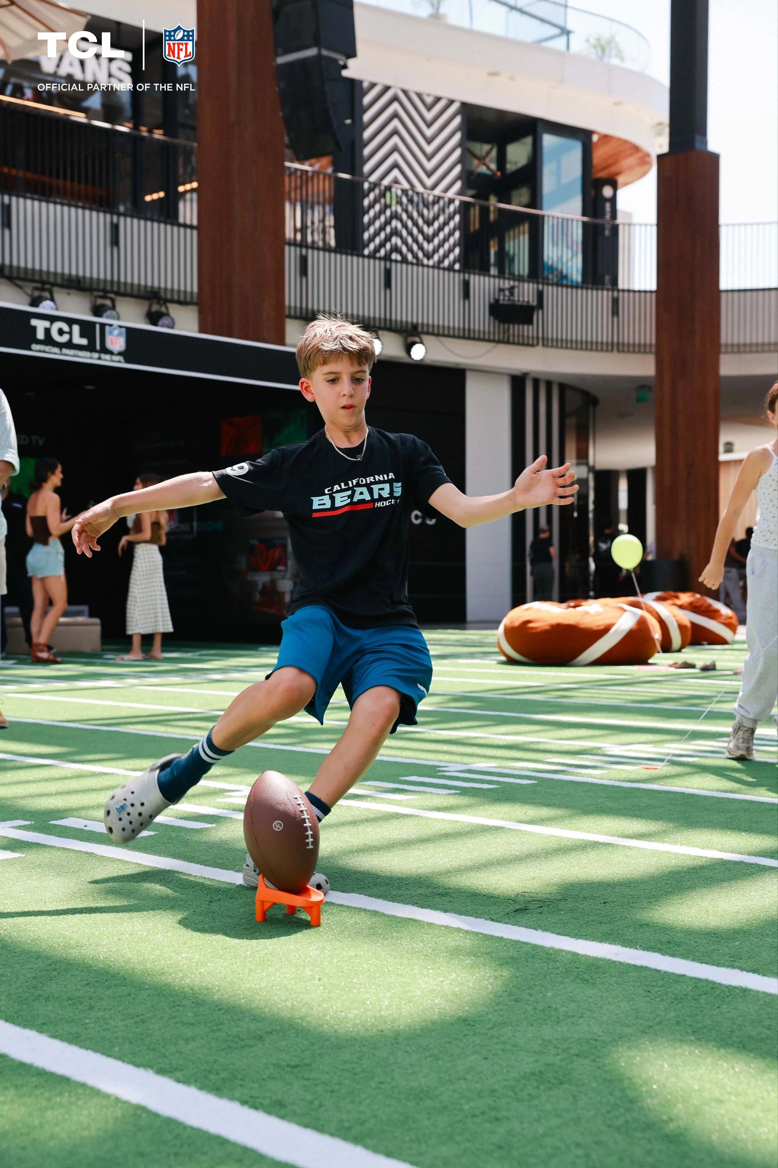 TCL-NFL80.jpg
