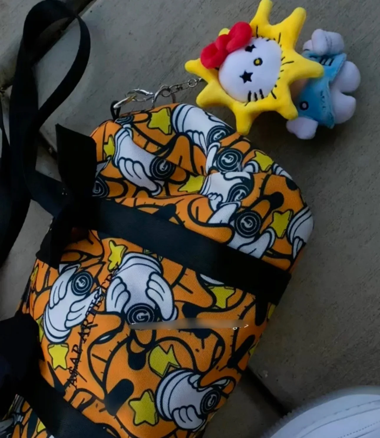 asap-glo kitty keychain 2.webp