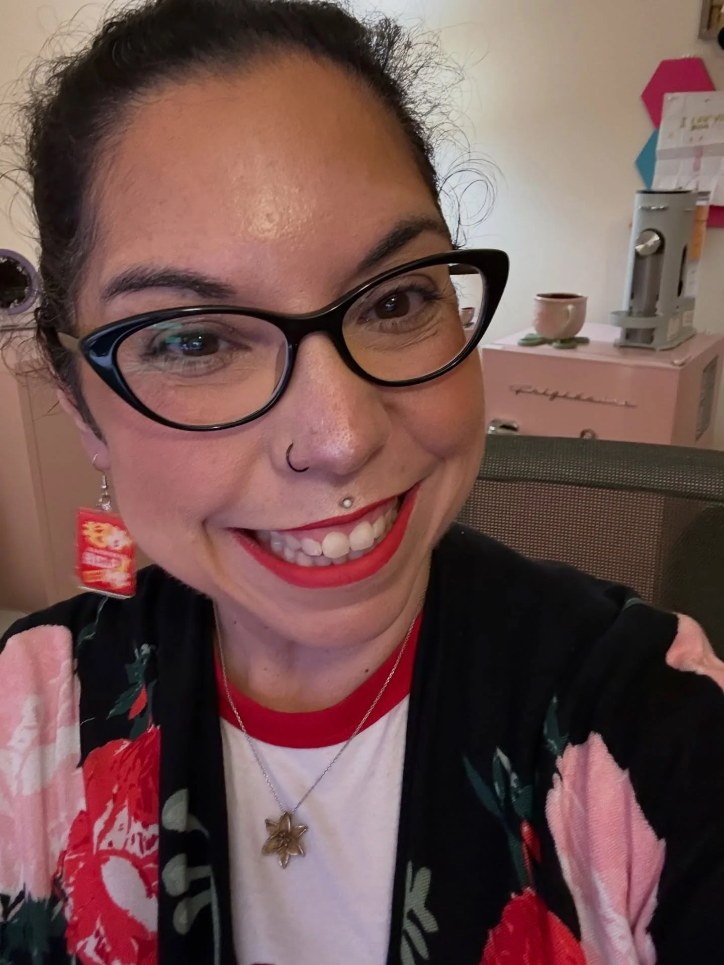 Happy Friday!!! ☀️☀️☀️ 
my earrings say &ldquo;Hamburger Helper Me&rdquo; 😂😂😂