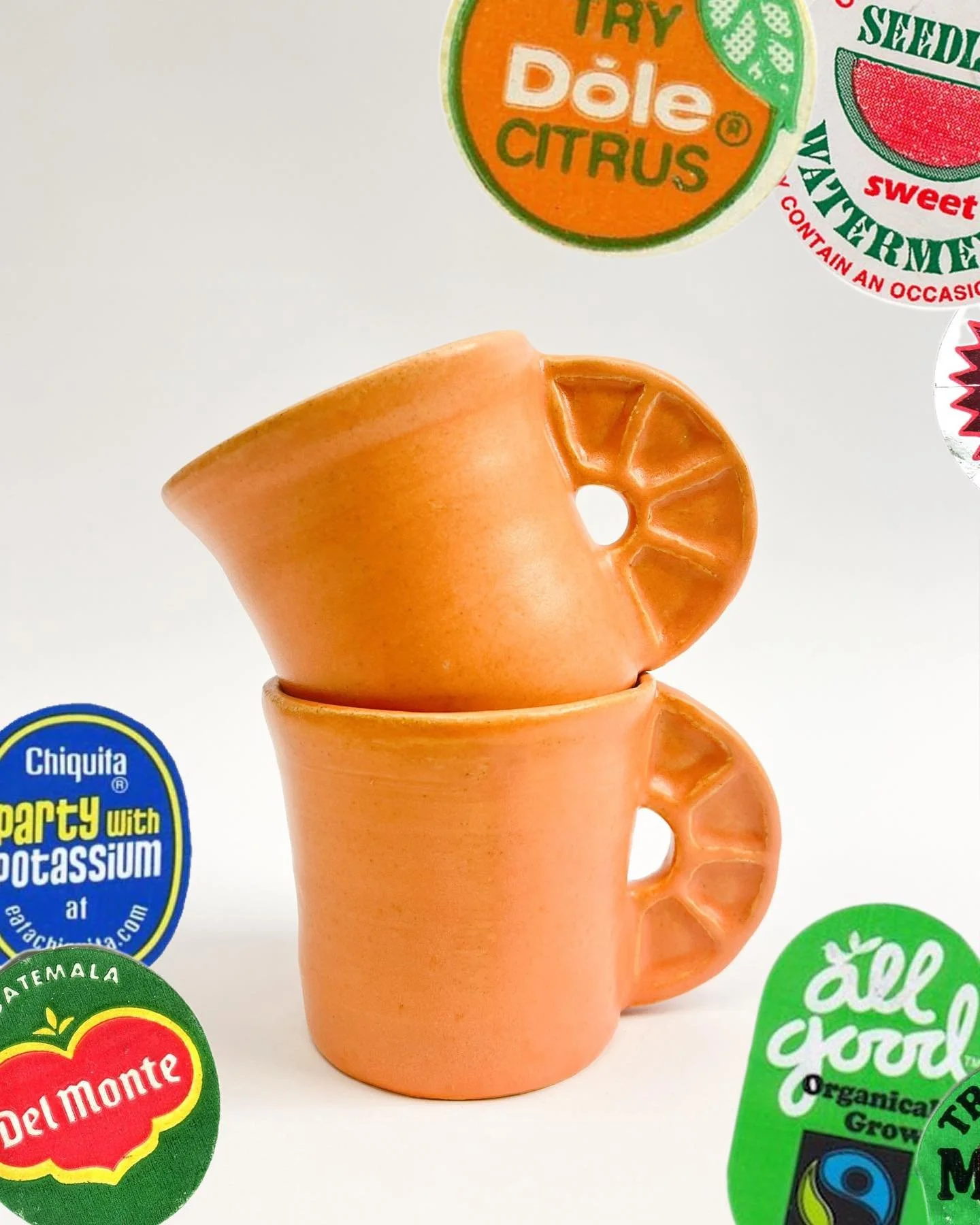 My first ceramic project survived the kiln 🍒🍊💛 

Quickly becoming obsessed with this medium