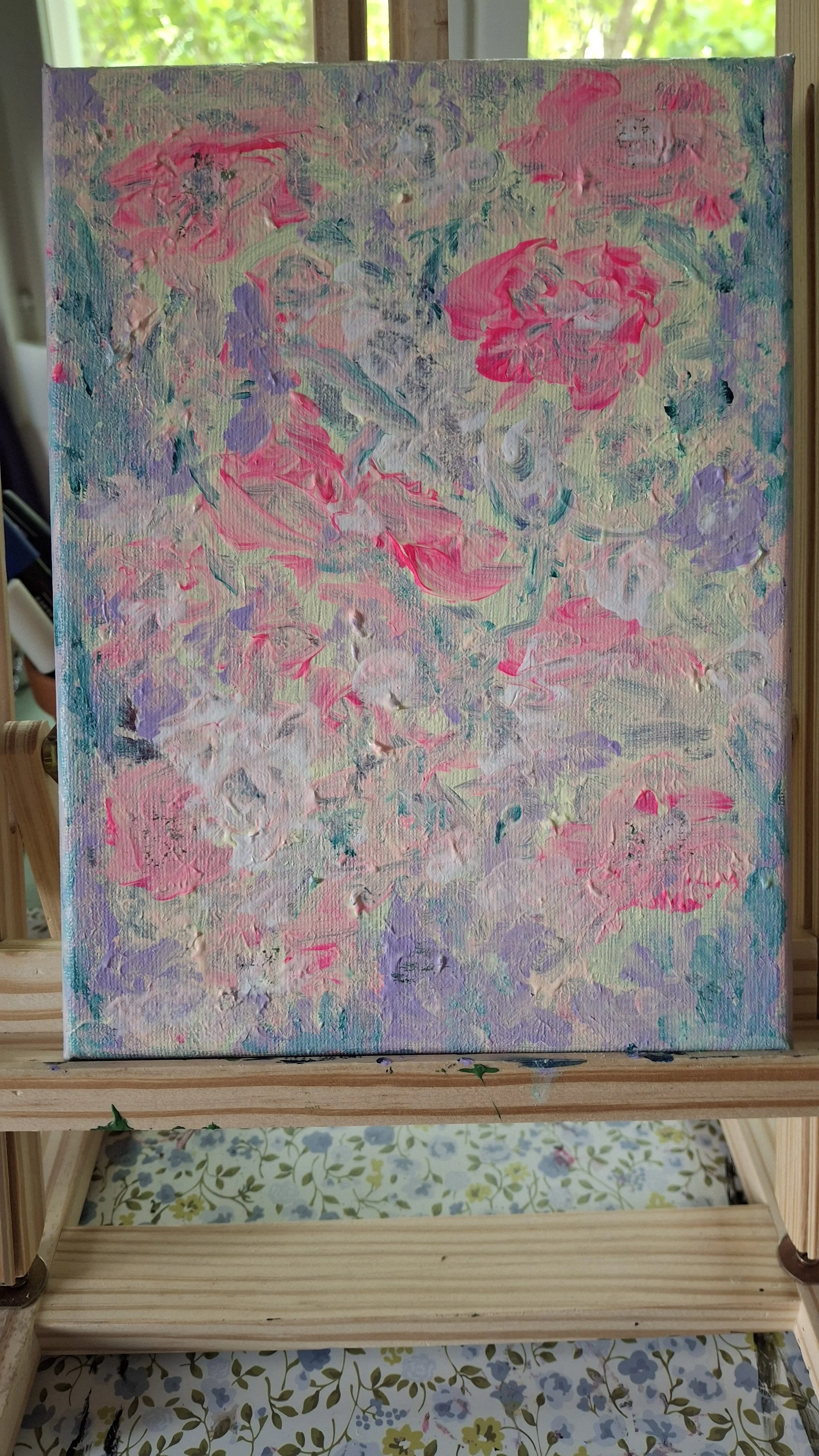 Kukat hohtavat pimeässä. 
This painting glows in the dark.