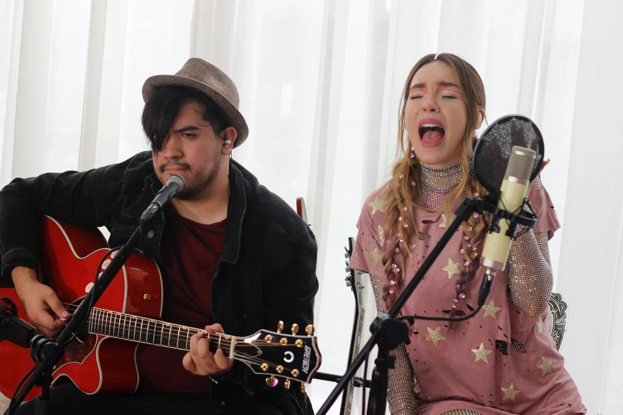 Streaming con Saba y Belinda donde se trabajaron arreglos acústicos.