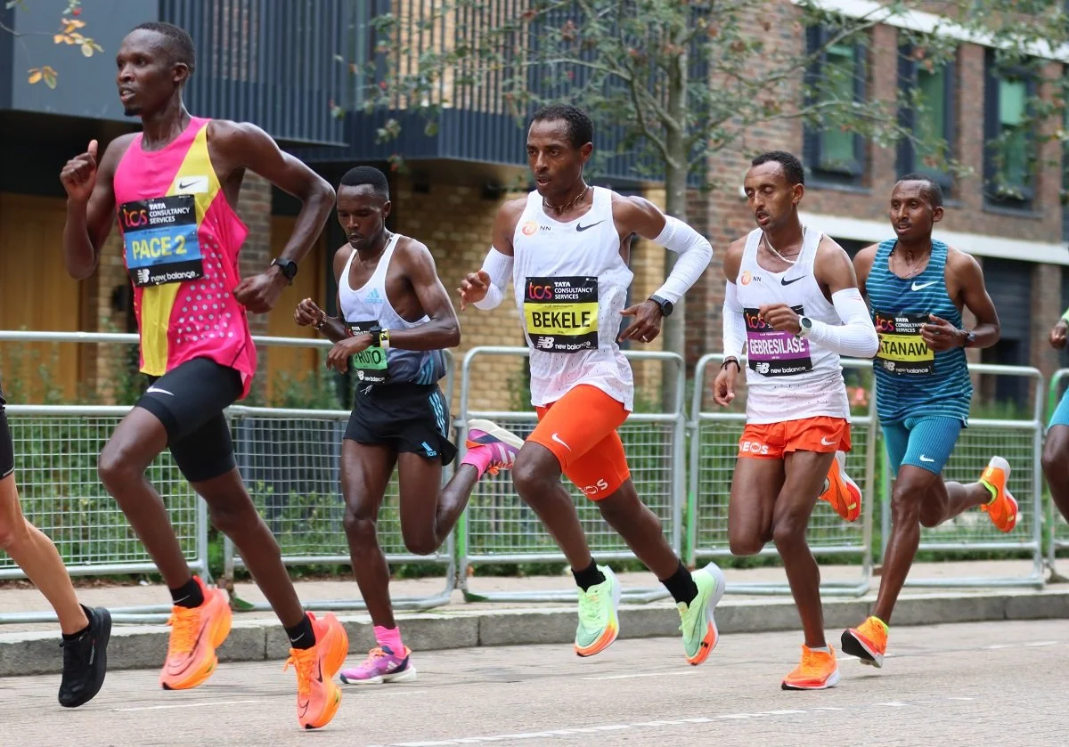 Elite runners running a marathon in a pack of 6