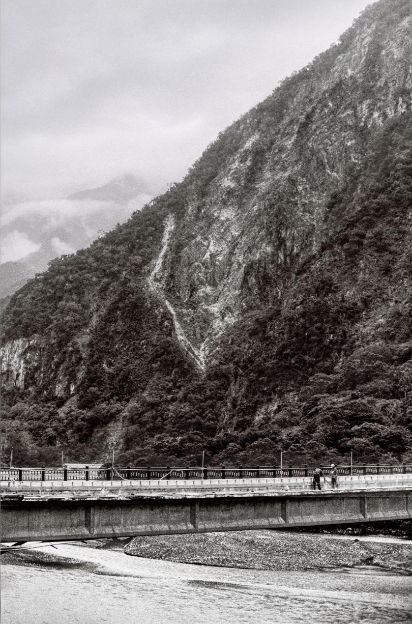 xiulin bridge guys.png