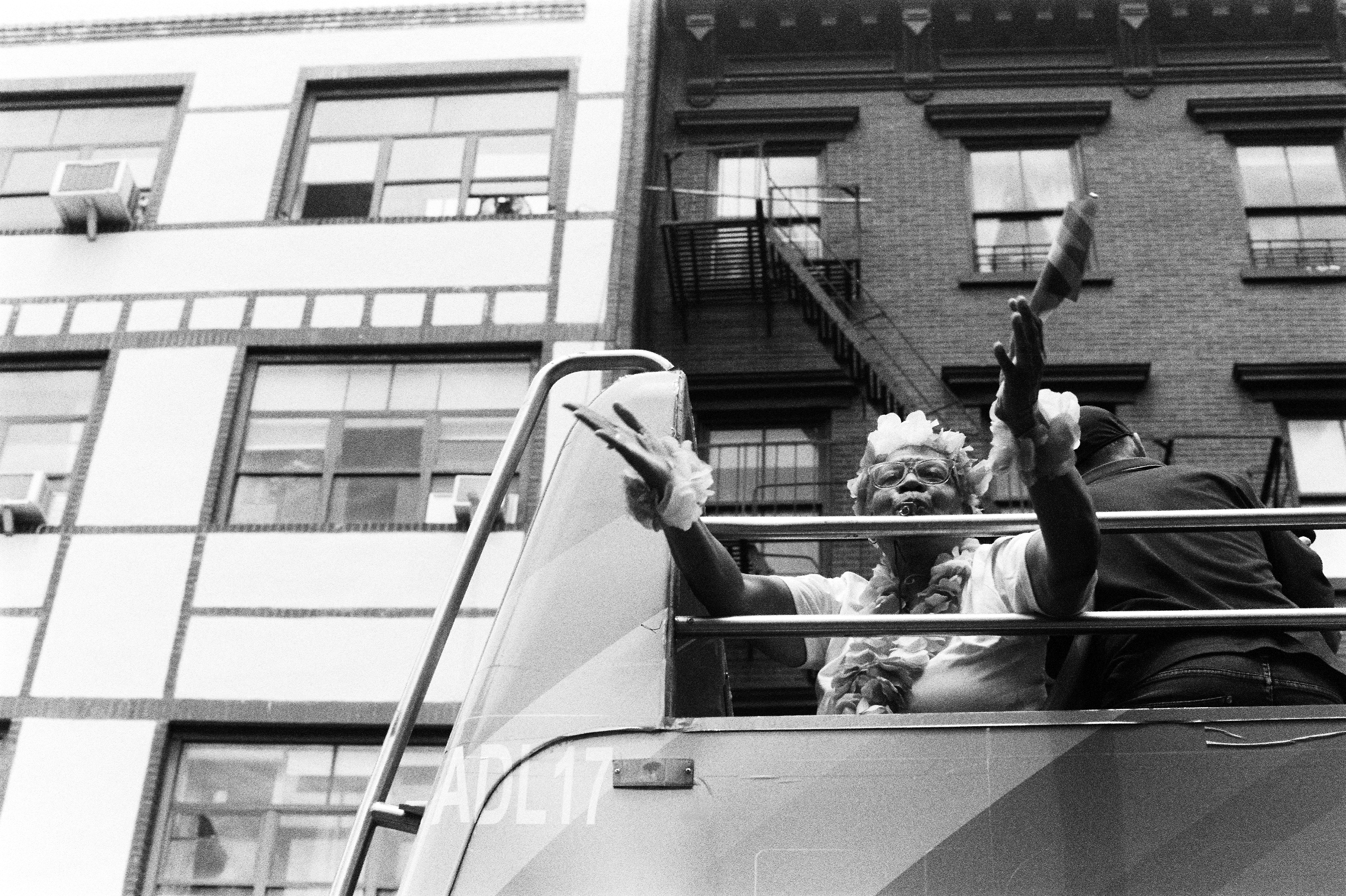 pride lady bus ss.png