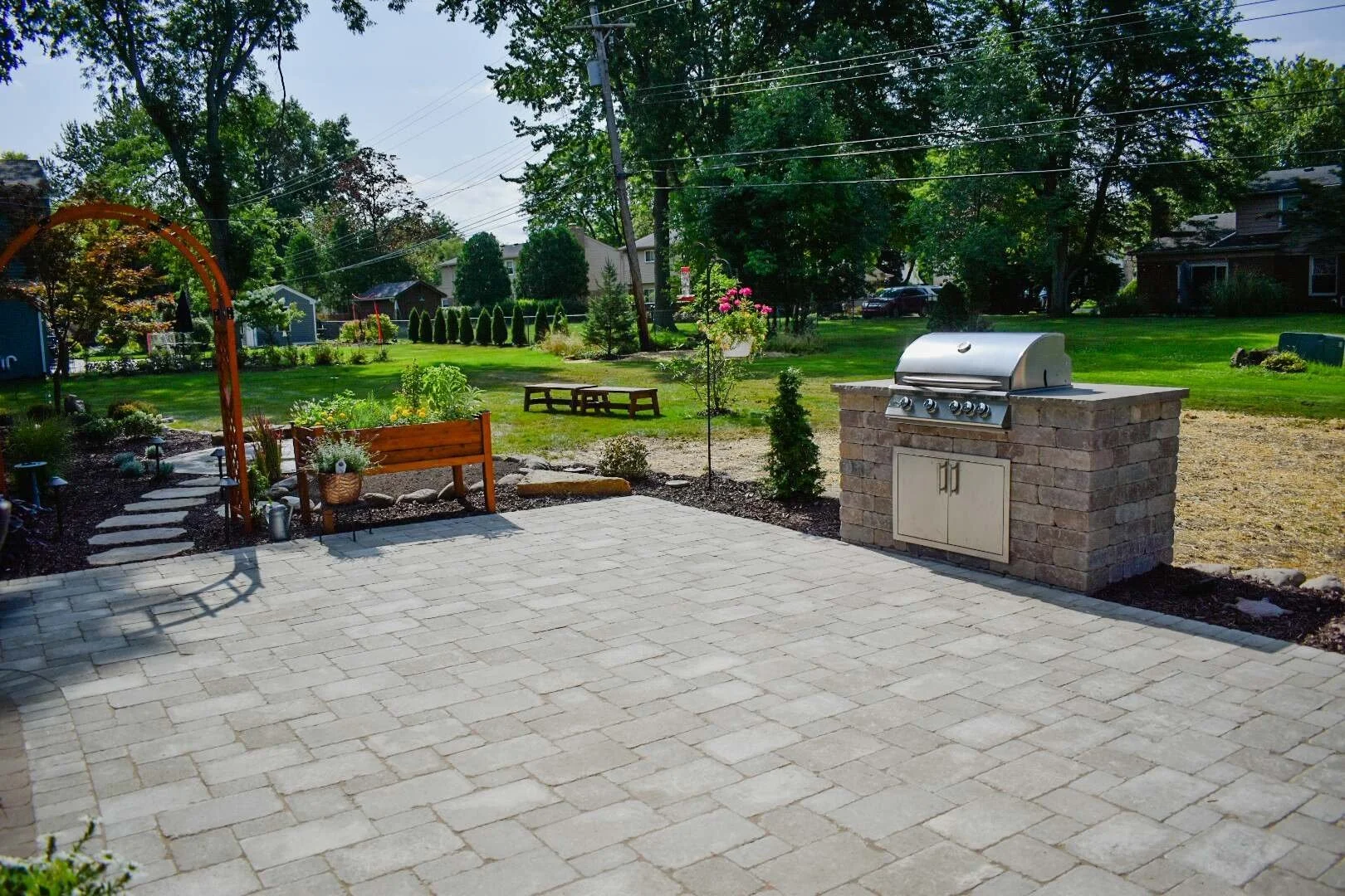 outdoor kitchen in gibraltar mi.jpg