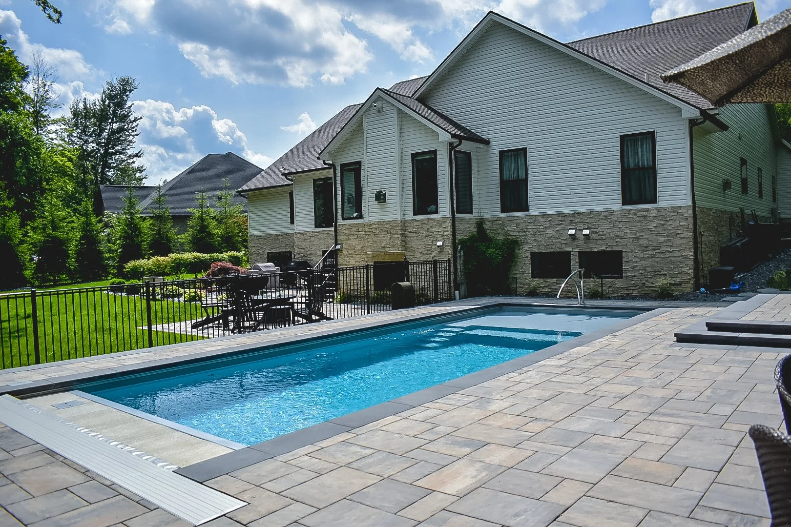 Choosing a Fiberglass Pool Installer in Flat Rock, MI: Process, Site Conditions, and Timeline
