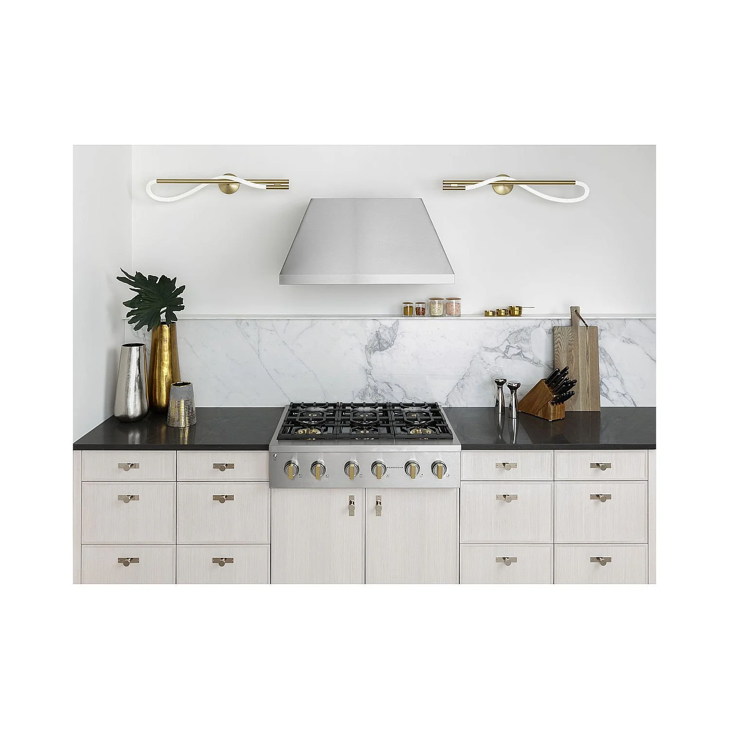 Monogram 36in Professional Gas Rangetop with 6 Burners -ZGU366NTSS lifestyle_result.jpg