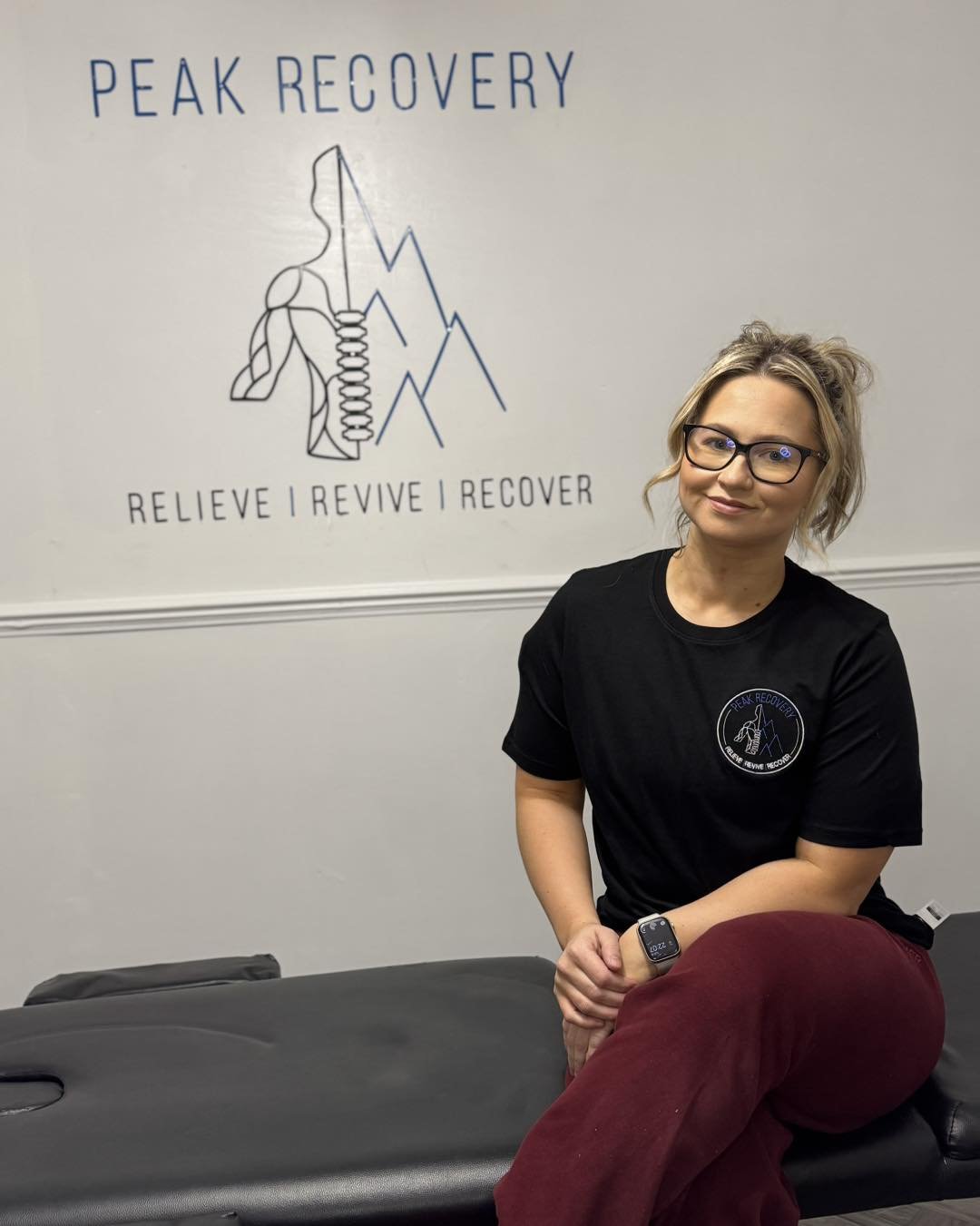 Amylouise, sports recovery therapist at Peak Recovery Therapy clinic in Corby