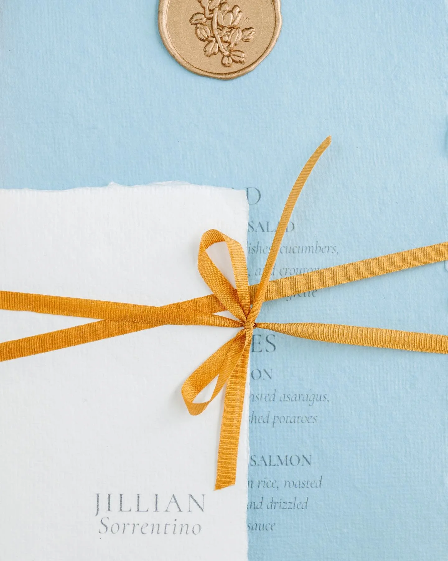 All the fine details that make up one story 🩵

#weddingmenu 
#receptionmenu #weddingtable #weddingtablesetting #weddingtablemenu #tablemenu #dustybluewedding 
#bluewedding #handmadepaper #deckleedgepaper 
#weddingreception #weddingstationer 
#weddin