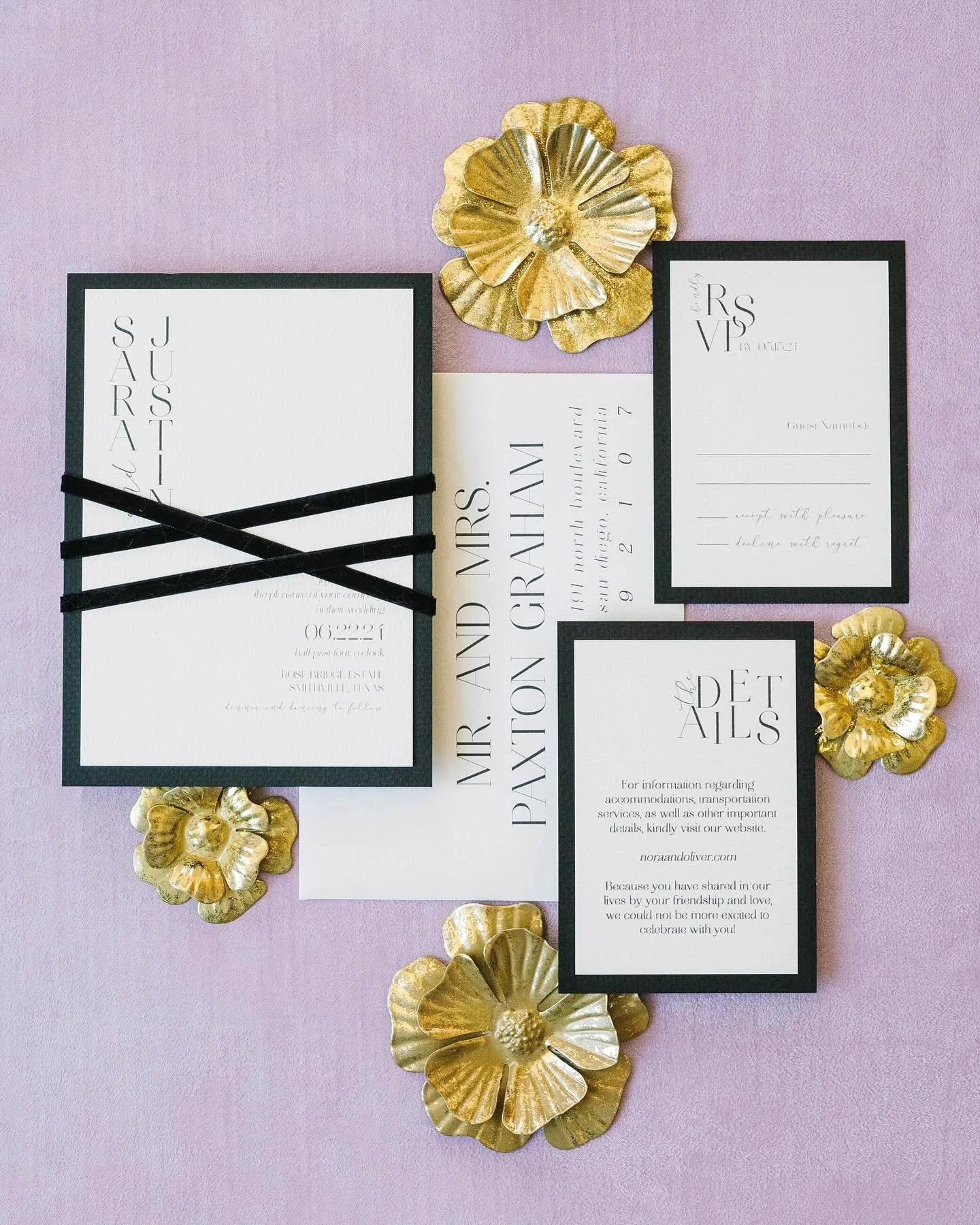 In the spotlight today: this timeless black &amp; white wedding stationery set 🖤🤍

#vowbooks
#ourvows #weddingvows #weddingvowbooks #vowbook #vowbooklets #weddingvowbook #blackandwhitewedding 
#weddingvowbooklet #weddinginvite 
#weddingmenu #vows #