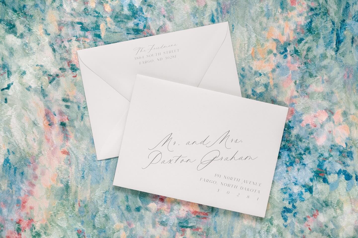 It&rsquo;s been a minute! A whirlwind of creativity lately, crafting gorgeous stationery and barely keeping up! As a one person team, it&rsquo;s been all hands on deck!

#fineartweddinginvitationsuite
#fineartweddinginvitations #invites #invitations 