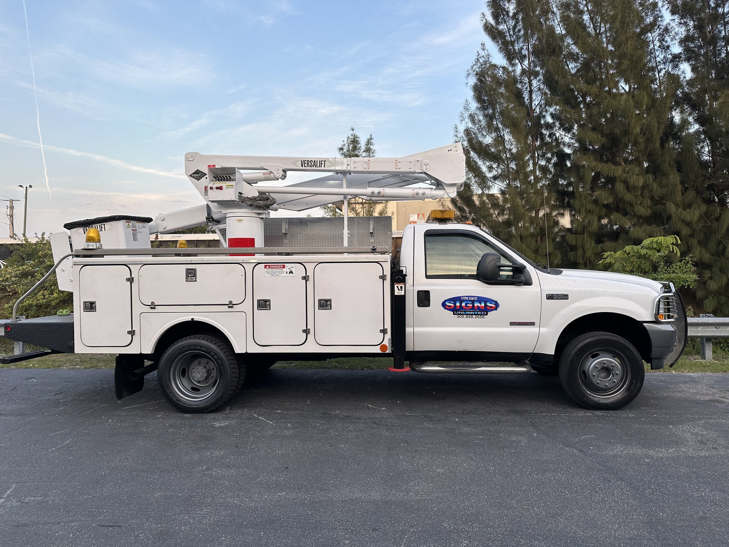 Bucket truck Service