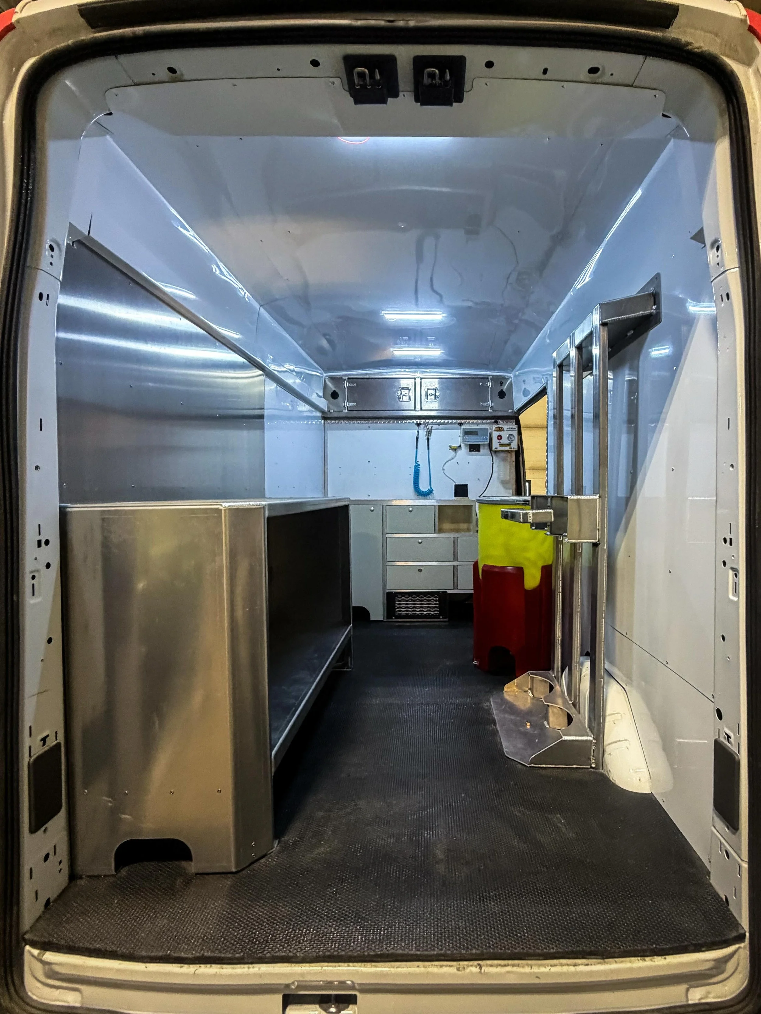 Past build- service van transformation🔧👨&zwj;🏭

Full van remodel for fire extinguisher servicing &mdash; fully paneled interior, leveled floor, custom bottle rack, bench, and overhead storage

#custom #fabricating #transformation #welding #waterje