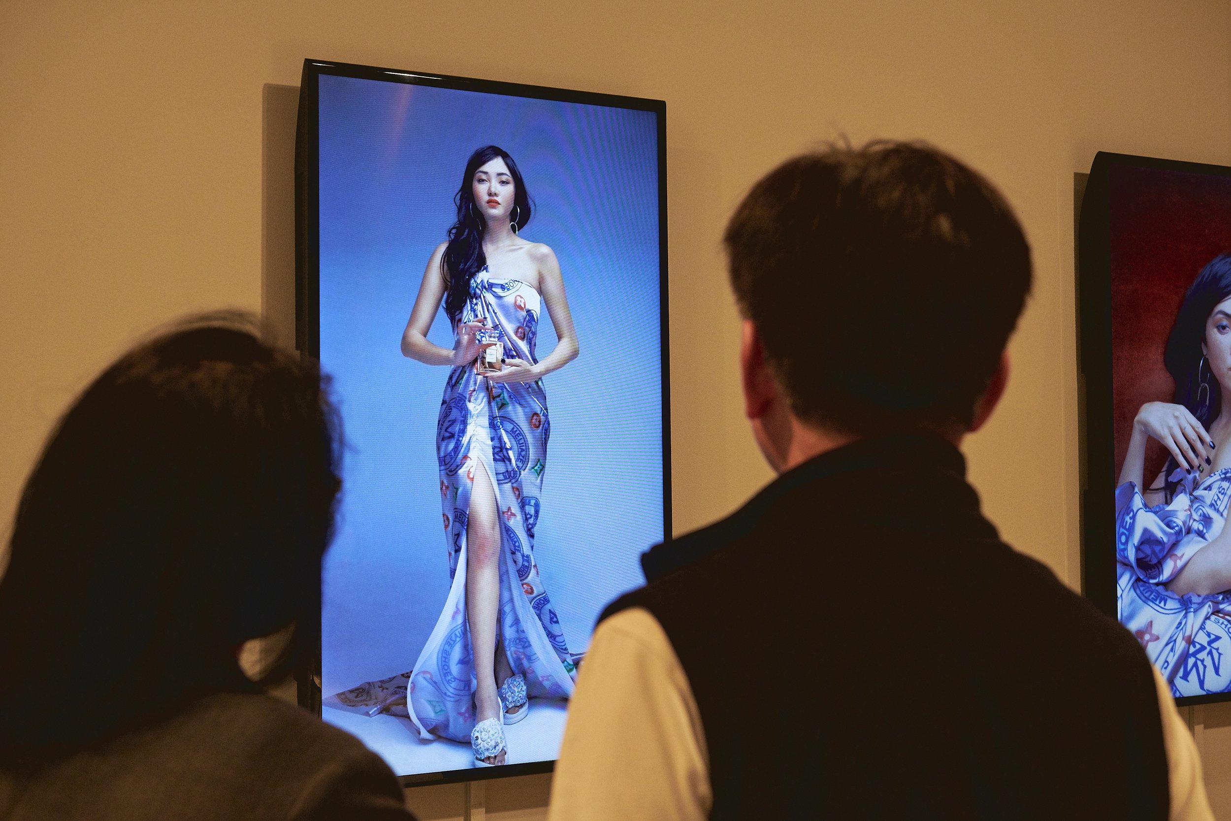 "Display" as part of "Gloss", 2019, Two-channel video loop, no sound: 30 seconds. Photo: Tim da-Rin.