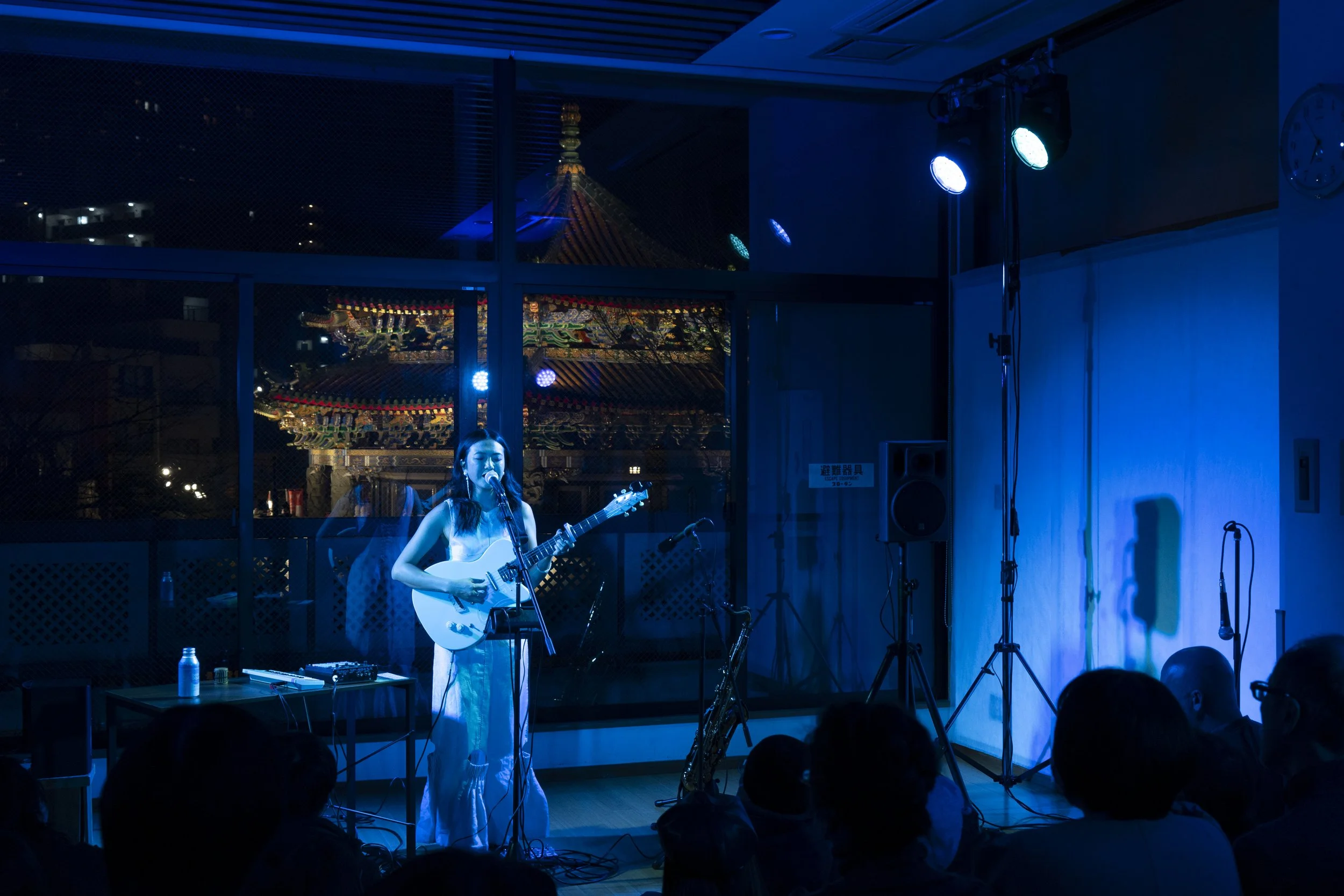 Performance at 8th Yokohama Triennale, Yokohama Kakyo Fujo Kai, Chinatown. Photo: KATO Hajime.