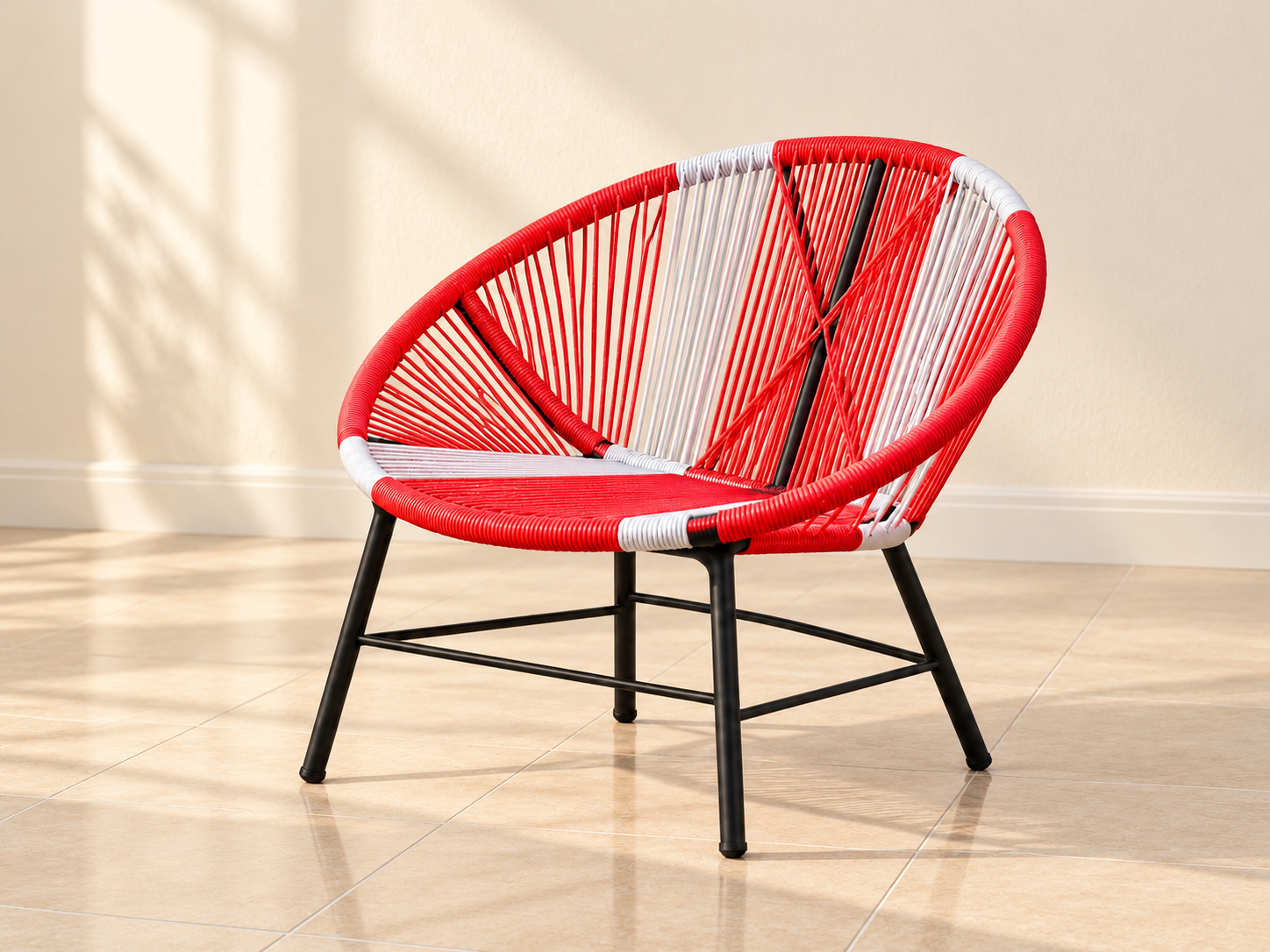 Silla tejida roja y blanca en interior-4.png