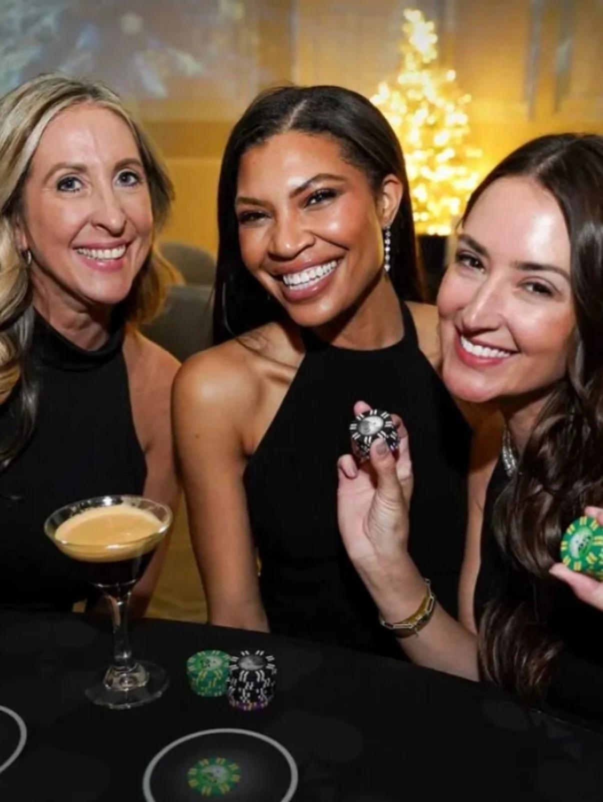 Stepping out for a cause with @anoder and @brookekronsch for Dallas CASA&rsquo;s CasaBlanca Casino Night 🎰💕 @dallascasa @dallascasayoungpros 

Comment SHOP for link to look ⬇ 
https://liketk.it/