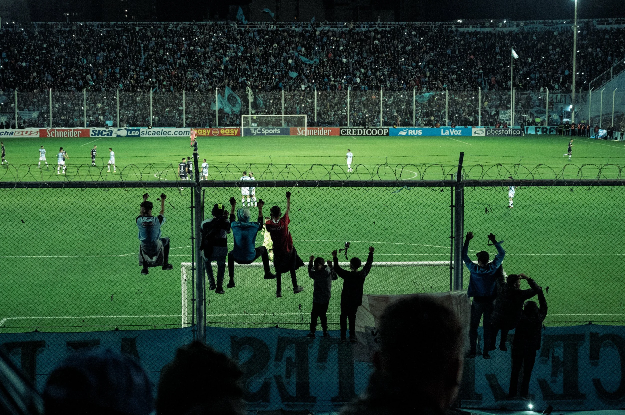 220727 Watson Belgrano Barra Brava-137.jpg