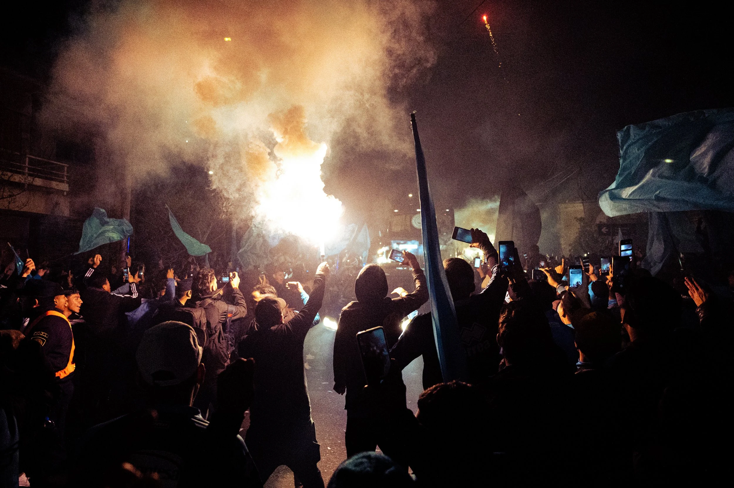 220727 Watson Belgrano Barra Brava-43.jpg