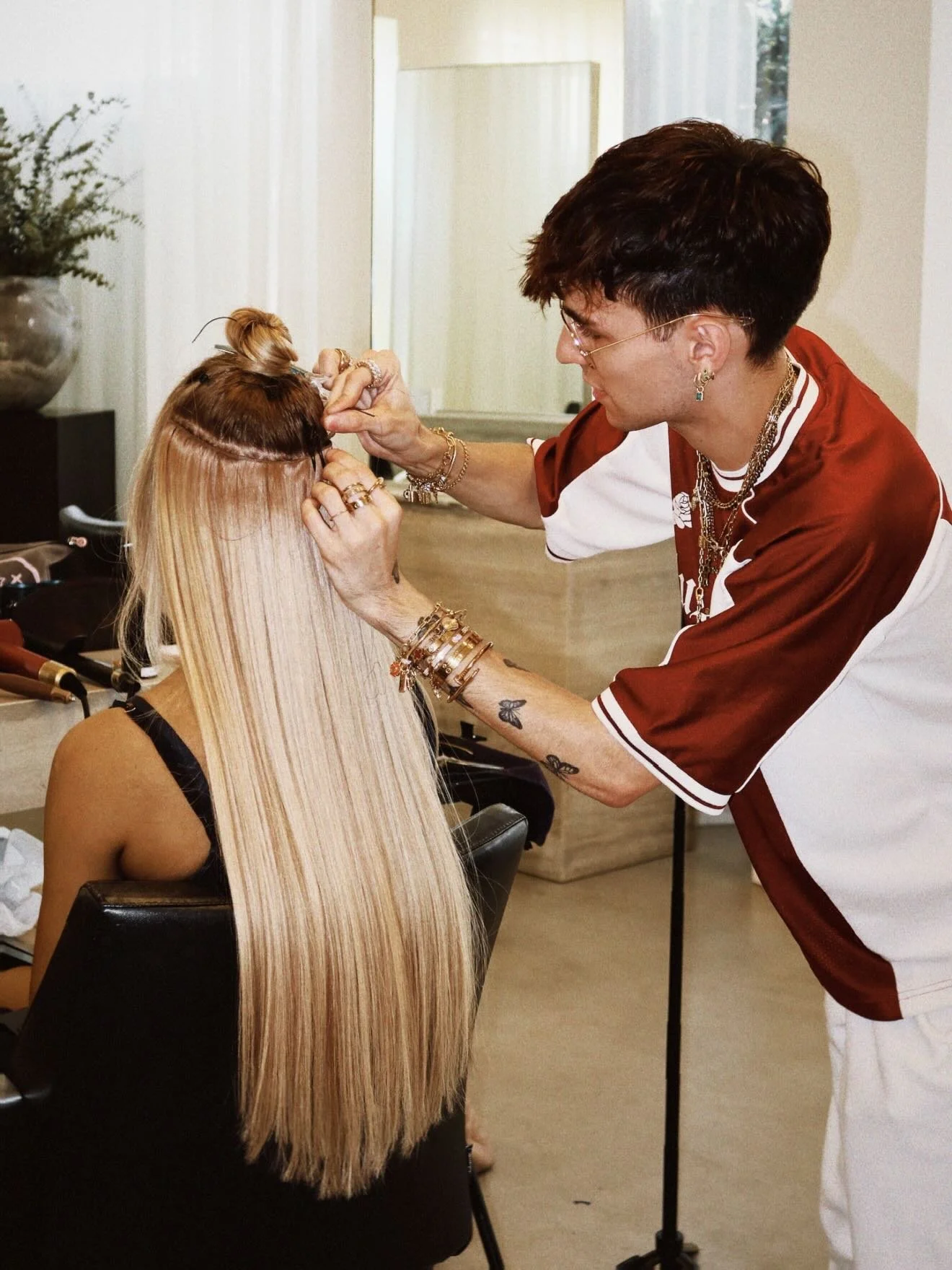 BTS of the best education class I&rsquo;ve ever stepped foot in with @lineonehair &amp; @bomanesalon 📸 shot by @irenadimova

@lineonehair has redefined what luxury hair extensions look and feel like in modern salons.

From sectioning to placement, d