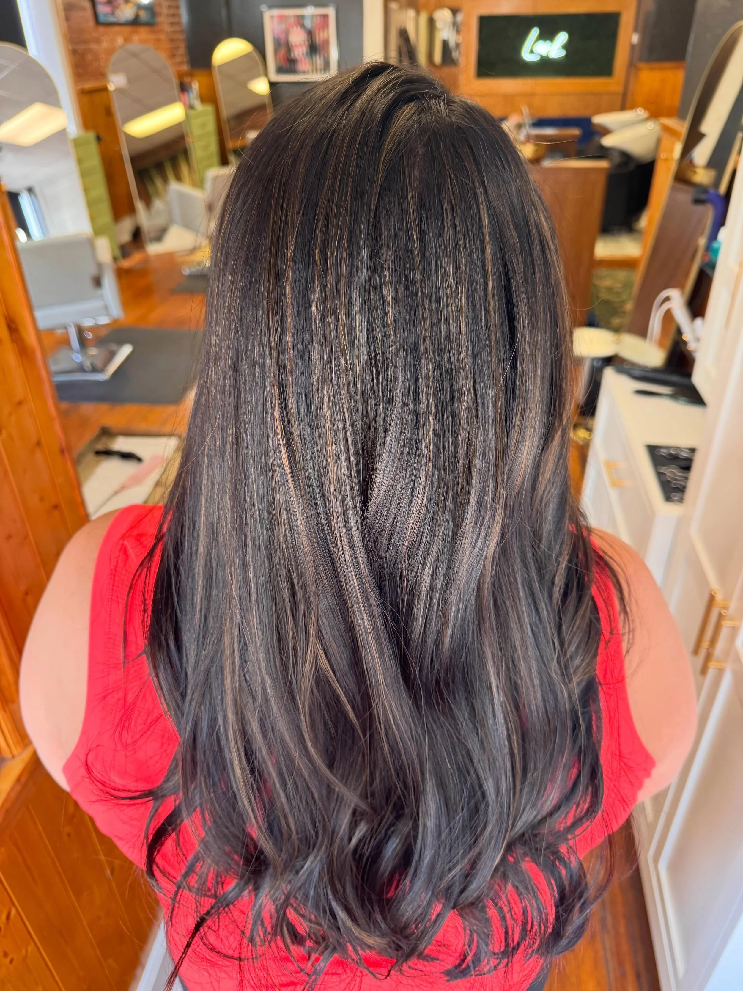🤎 Rich brunette + caramel dimension 🤎

Custom all-over color, caramel highlights, long layers, and a healthy trim for shine, movement, and effortless beauty.

Simple. Timeless. Gorgeous. 😍

#HairByGinaO #DimensionalBrunette #MochaHighlights #Healt