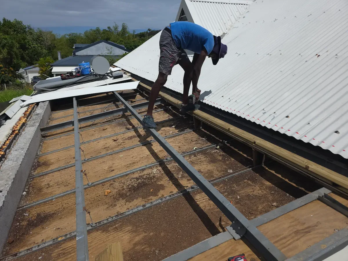Revisage des vise (Tire Fort) application de résine liquide sur la toiture (Rouille)