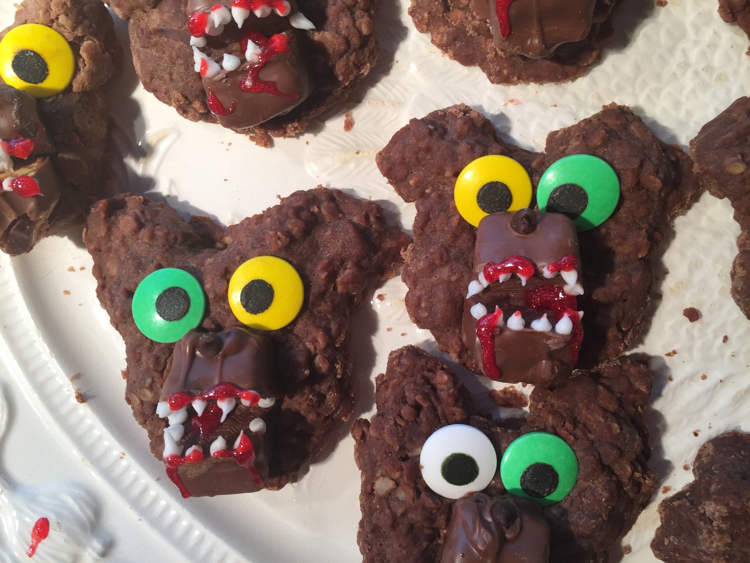 halloween-party-food-bear-wolves-snickers-closeup.jpg