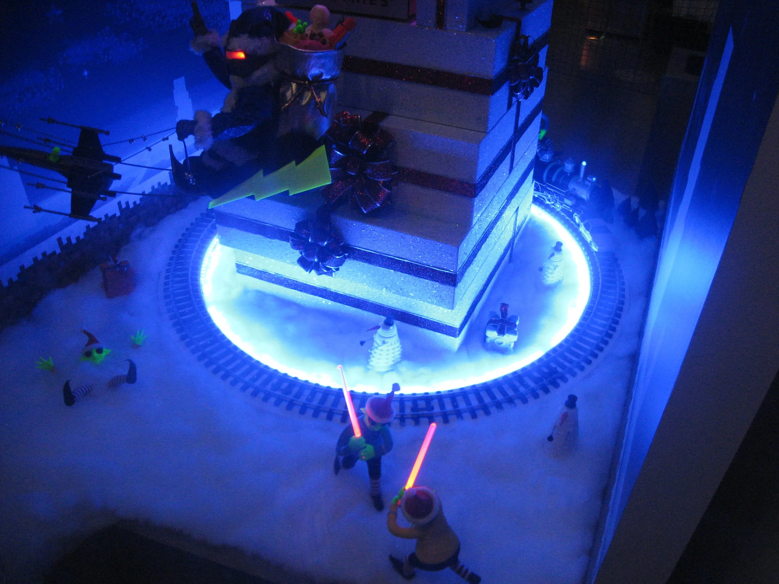 new-museum-sci-fi-holiday-window-makerbot-2.jpg