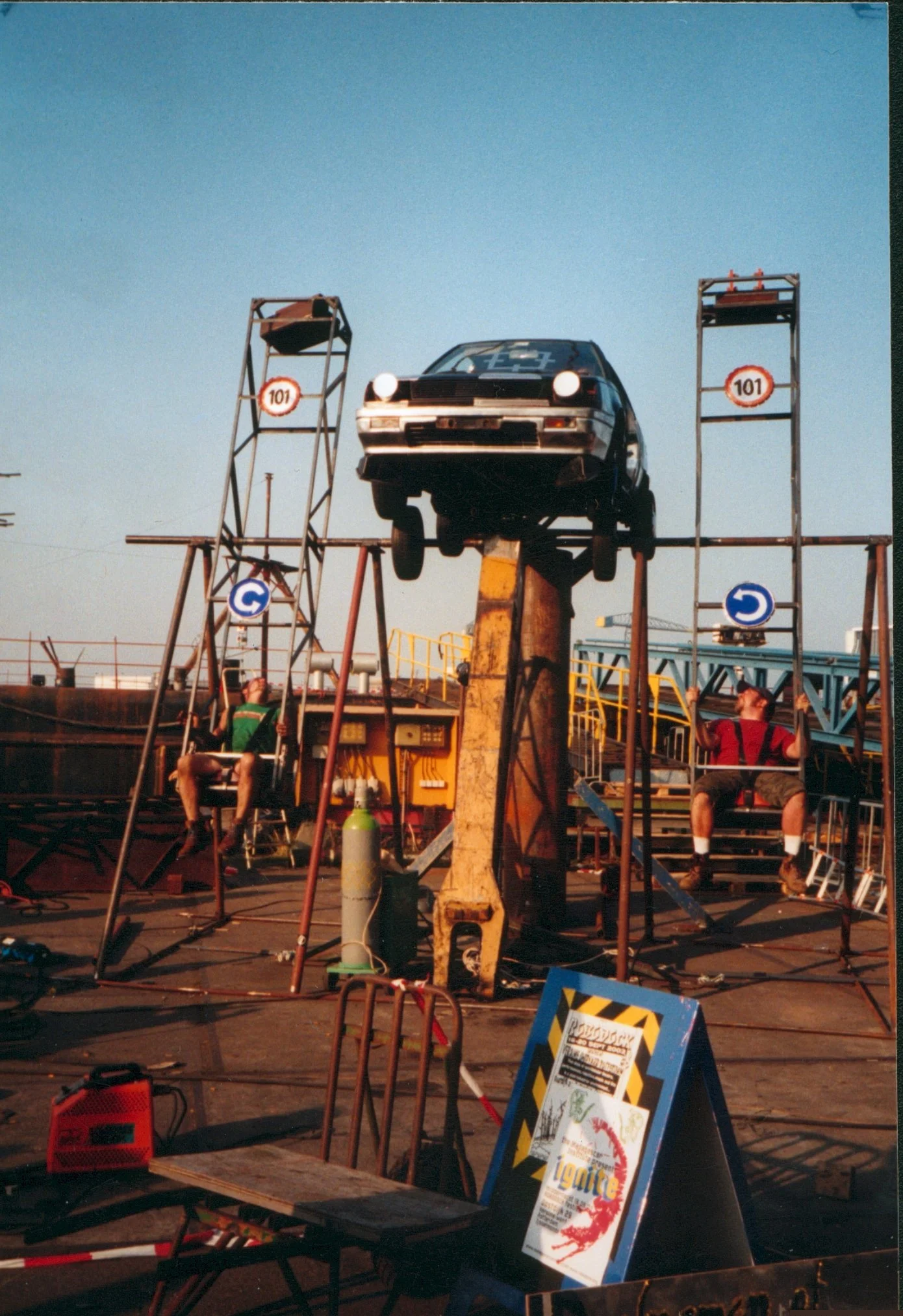 madagascar-institute-robodock-rotterdam-car-swing.jpg