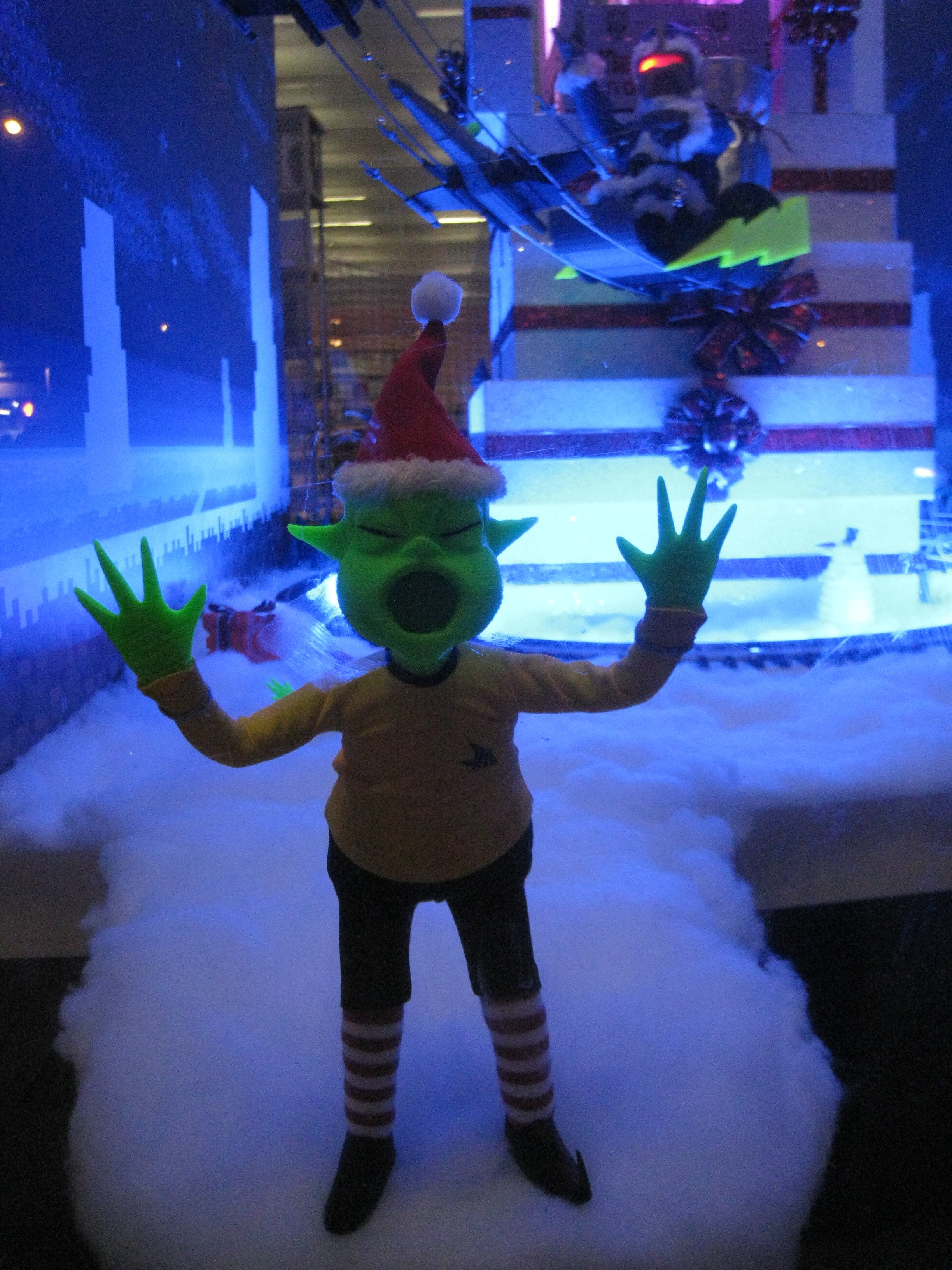 new-museum-sci-fi-holiday-window-makerbot-3.jpg