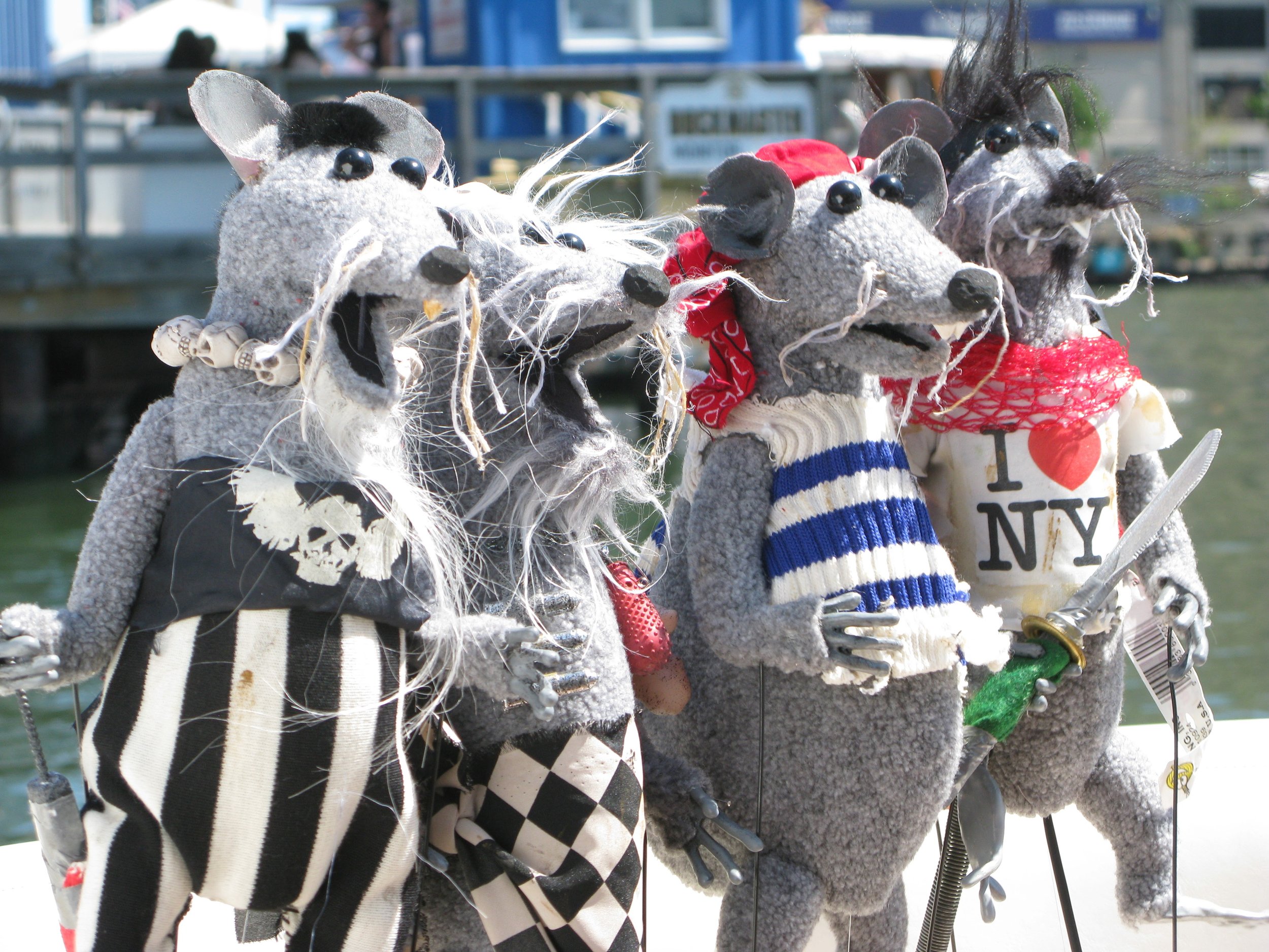 curious-pictures-pirate-rats-puppets.jpg