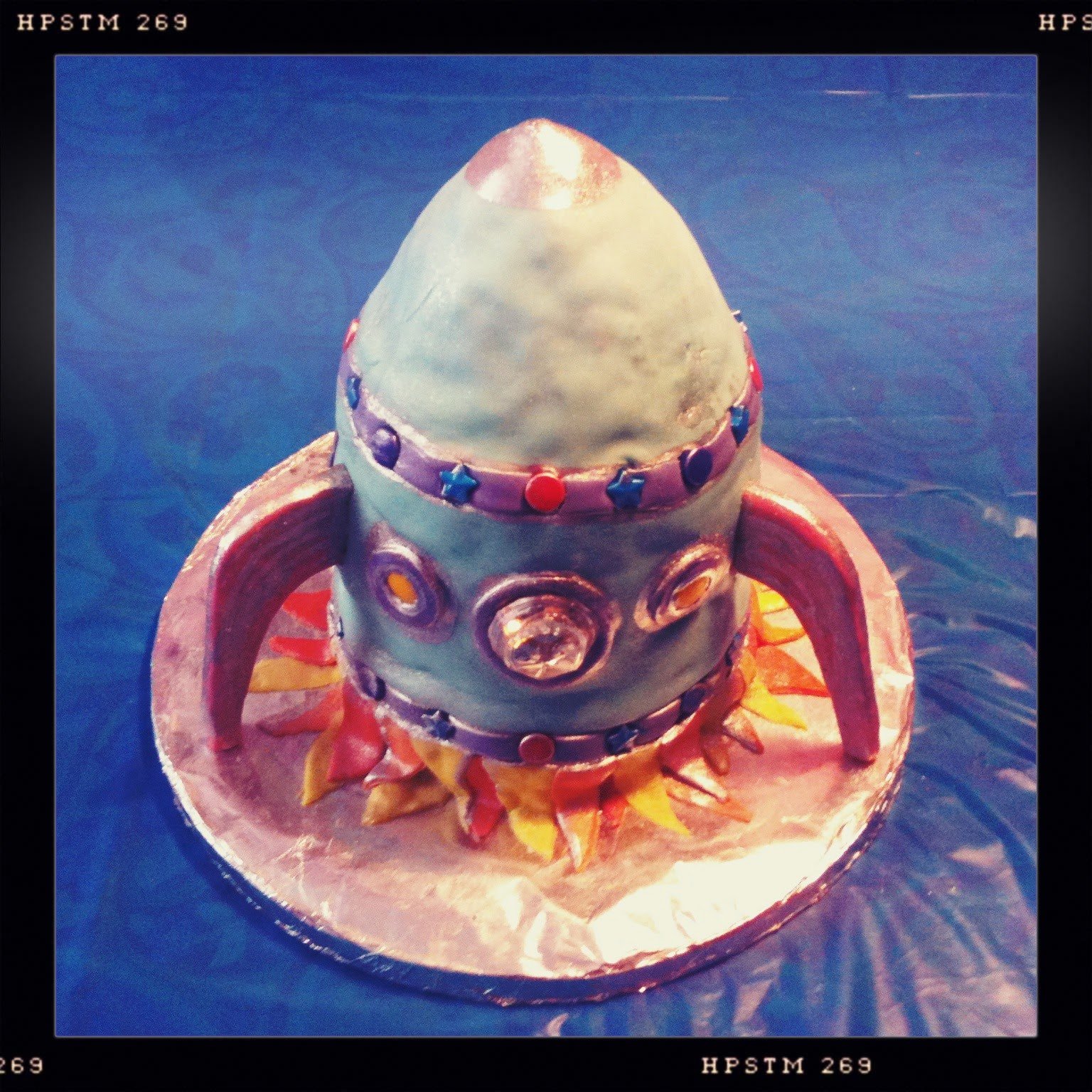 rocket-ship-cake-mmf-marshmallow-fondant.jpg
