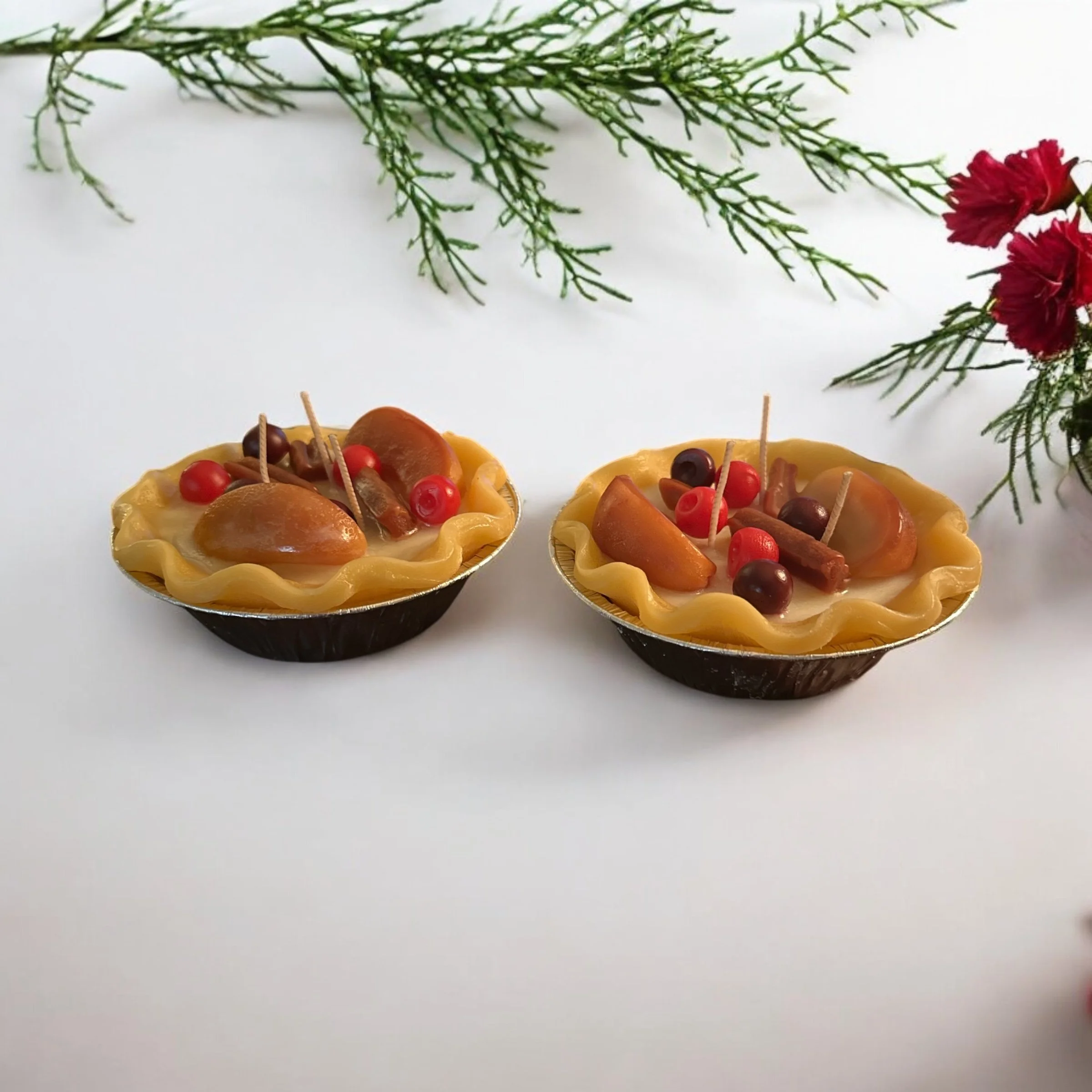 Cranberry, baked apples, and cinnamon pie candle
