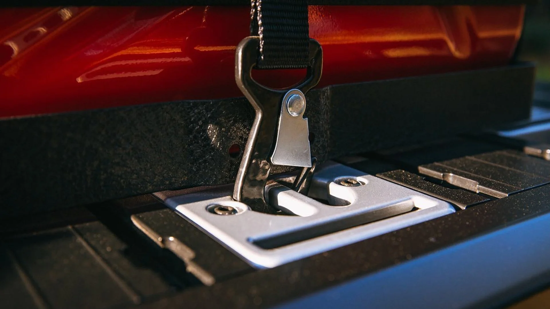 16x9_chiefproducts_tie-down plate hook.jpg