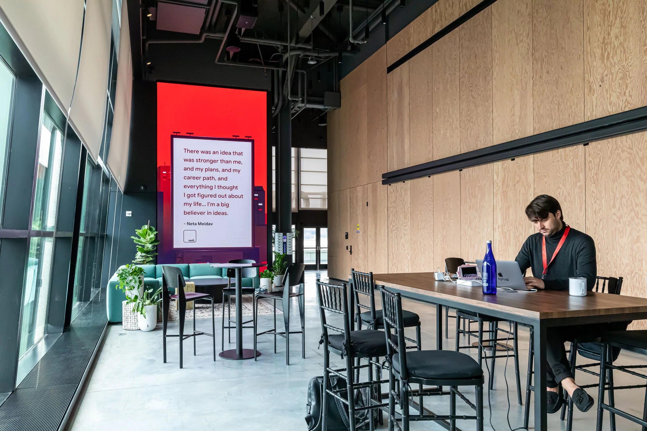 Streamlit lounge ambient screen