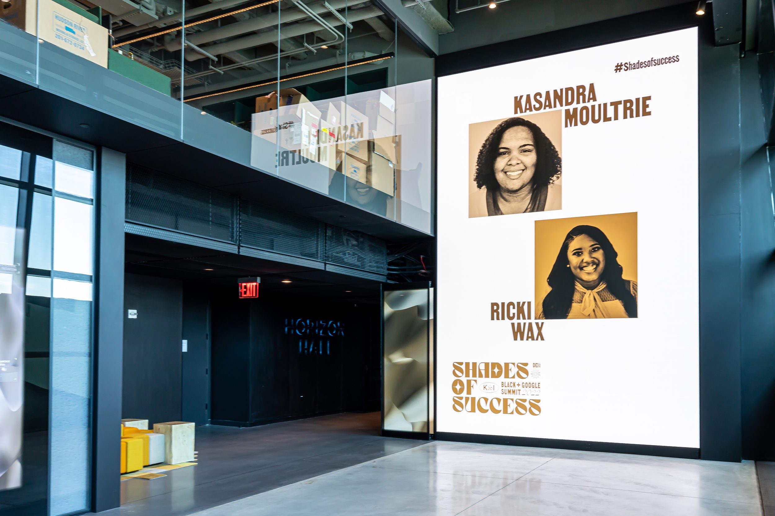 Dynamic portrait canvas