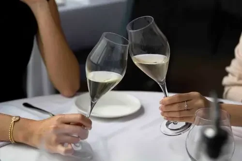 Drinks menu Hong Kong – white wine at GIA Italian restaurant