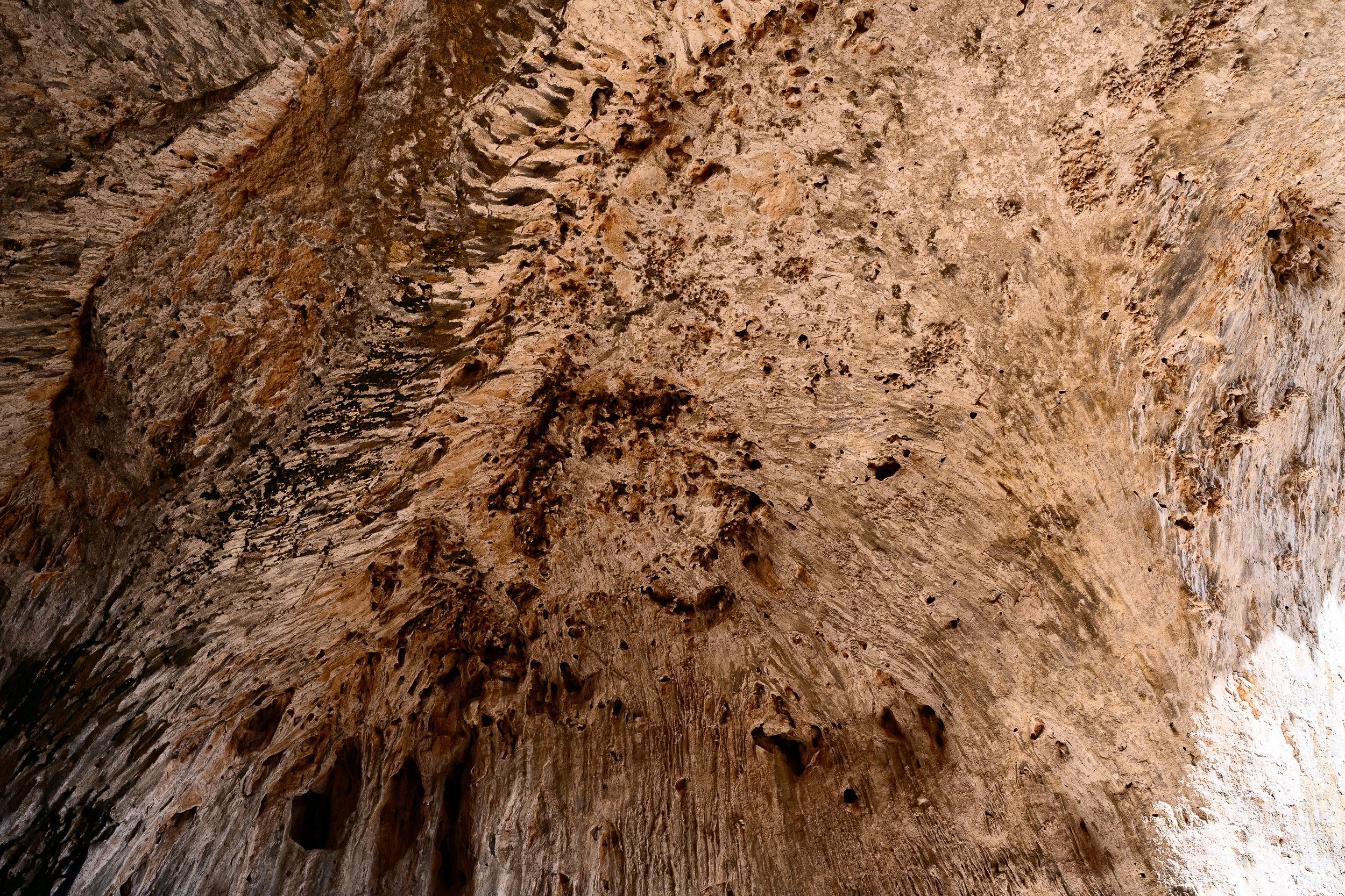 Looking up from under the Tonto Natural Bridge