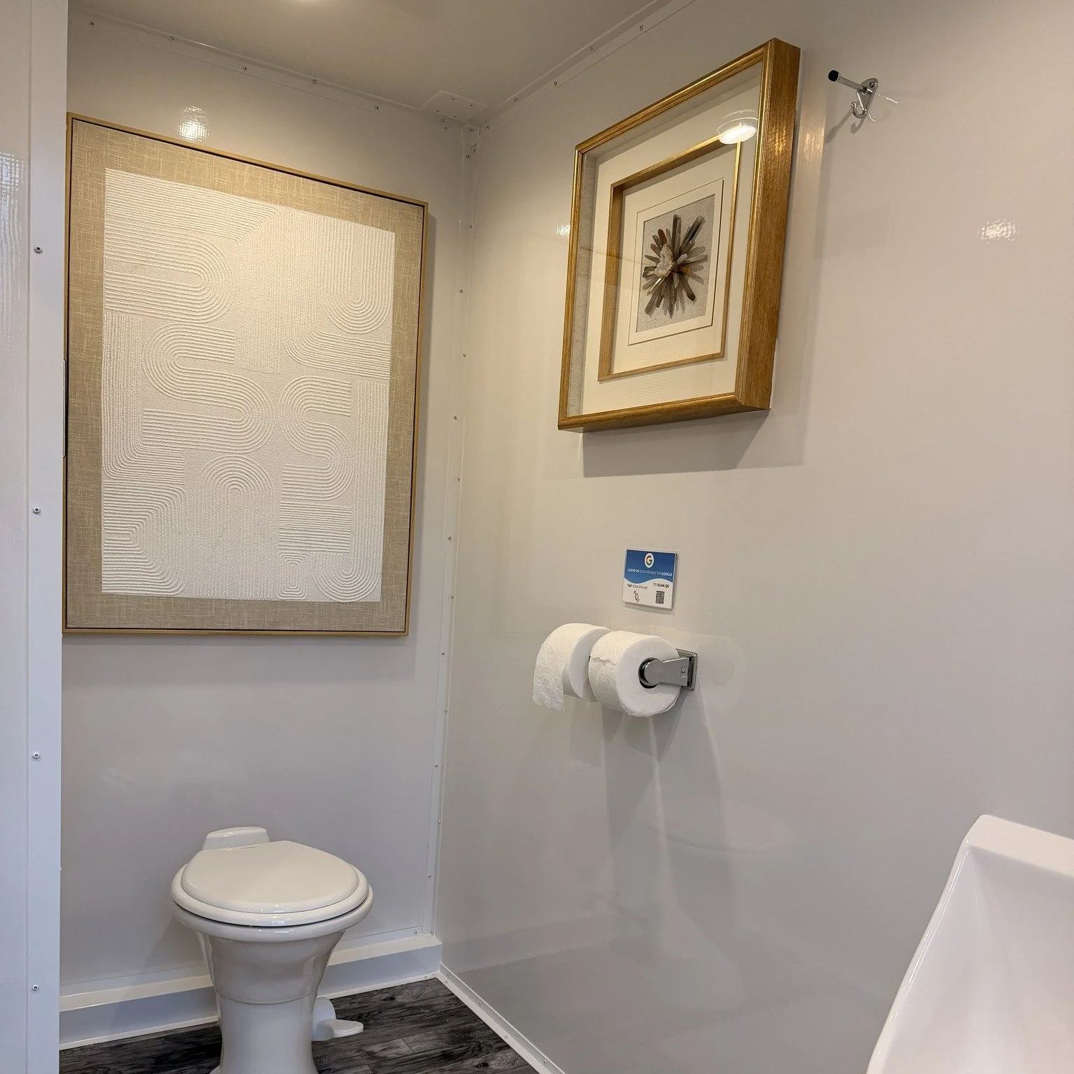 🚽 Do restroom trailers smell? Let&rsquo;s be honest&hellip;

It&rsquo;s one of the most common questions we get&mdash;and a fair one.

If your only experience is traditional porta potties, you may assume luxury restroom trailers are the same.

They&