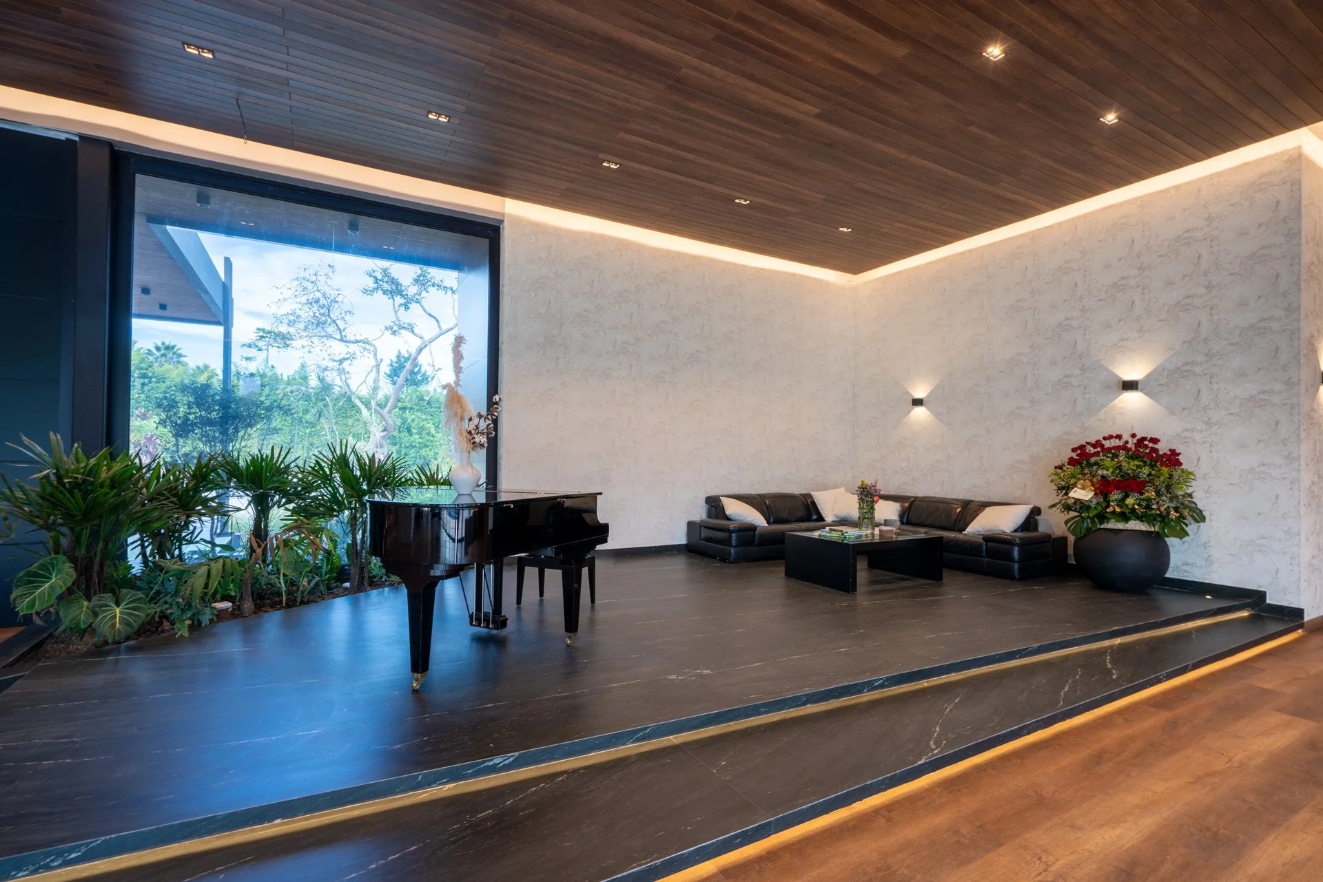 Piso Belvedere Black Mate.jpg