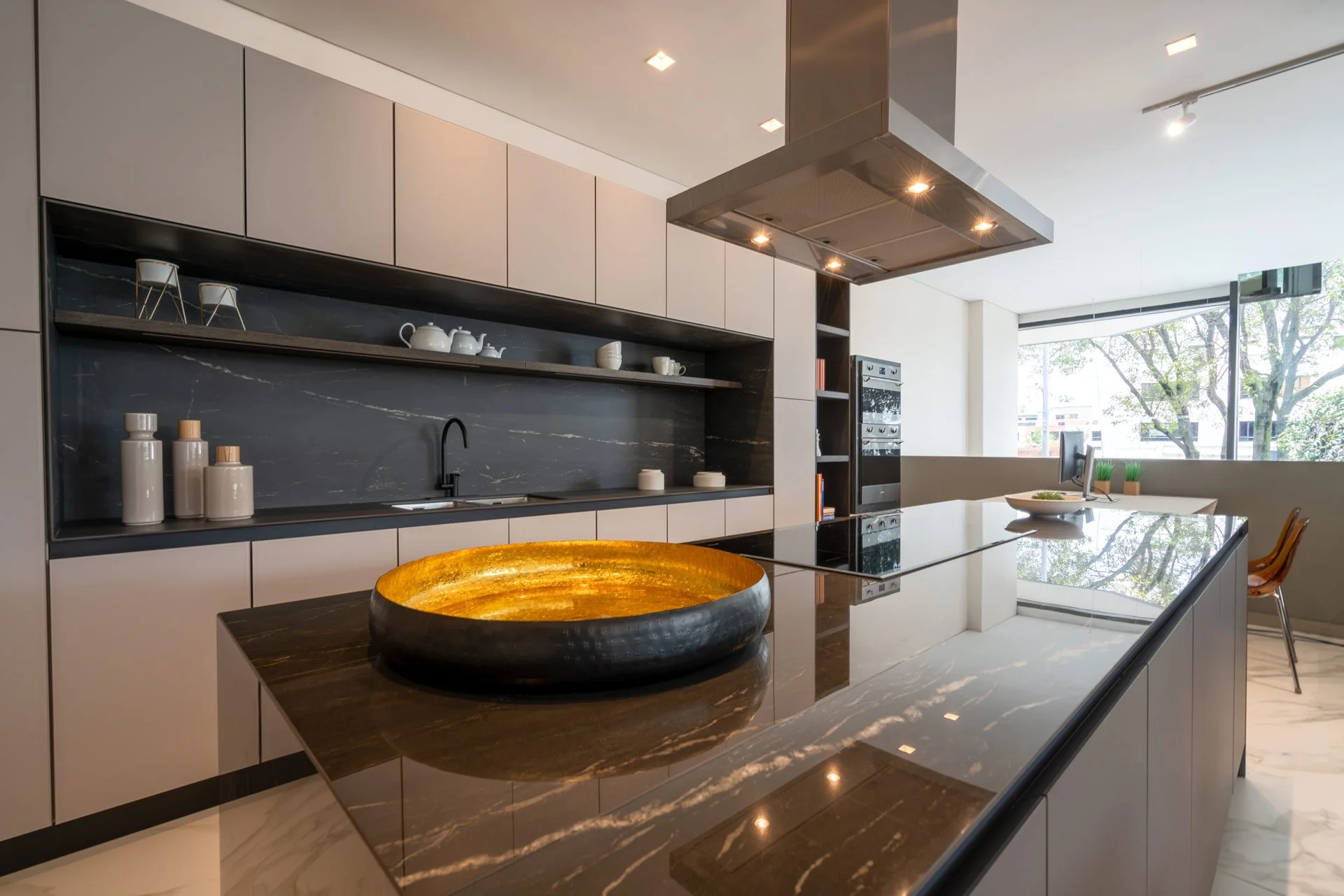 Isla belvedere black- Brillado- Muros Belvedere Black Mate.jpg