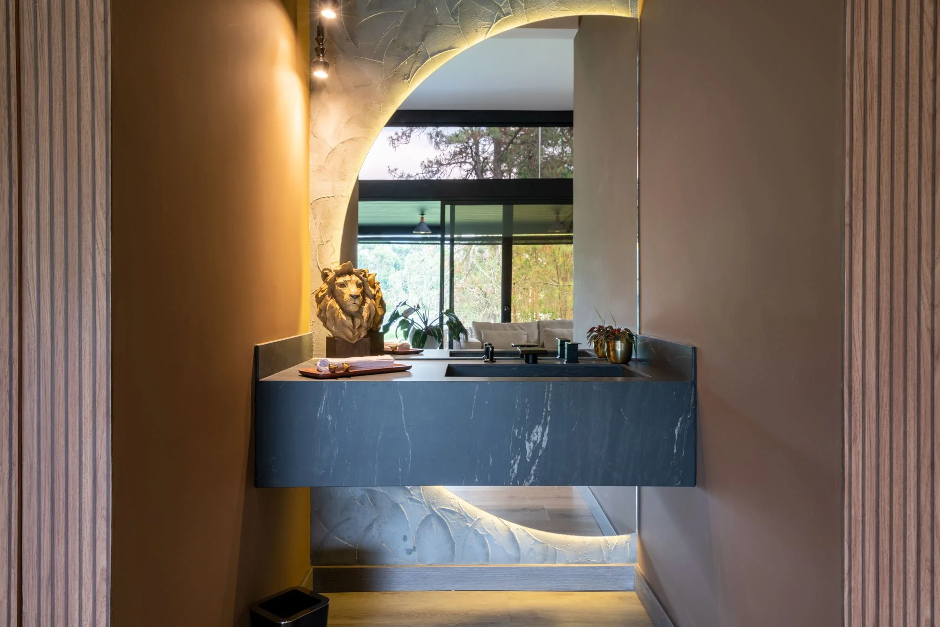 Baño social-Mesón Belvedere Black-Mate(4).jpg