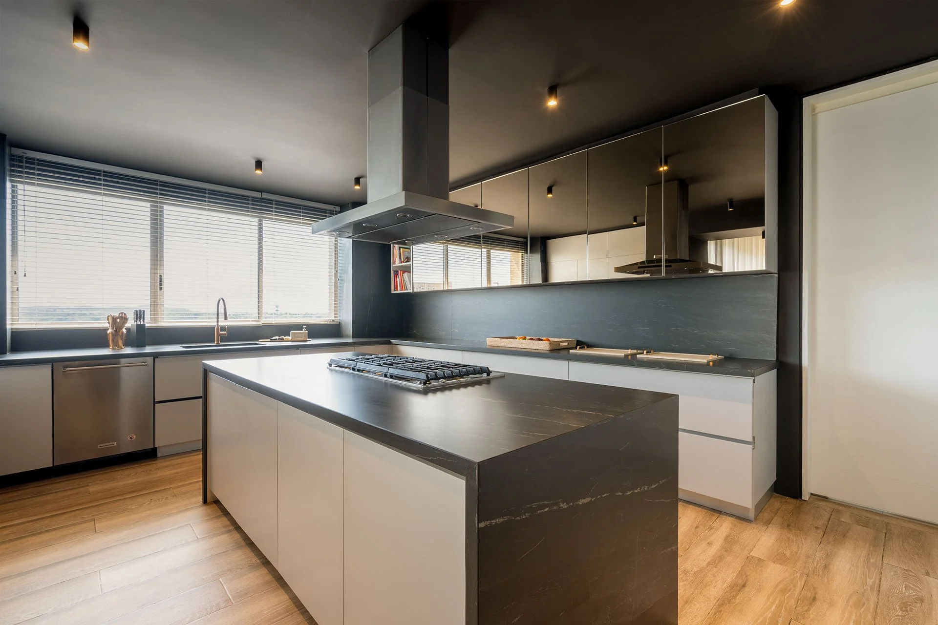 Casa Caujaral-Lungomare-Mesón e isla-Gramarston® Belvedere Black-05-gramar.jpg