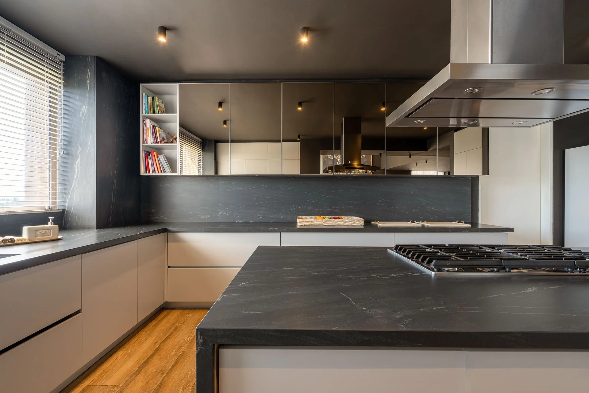 Casa Caujaral-Lungomare-Mesón e isla-Gramarston® Belvedere Black-06-gramar.jpg