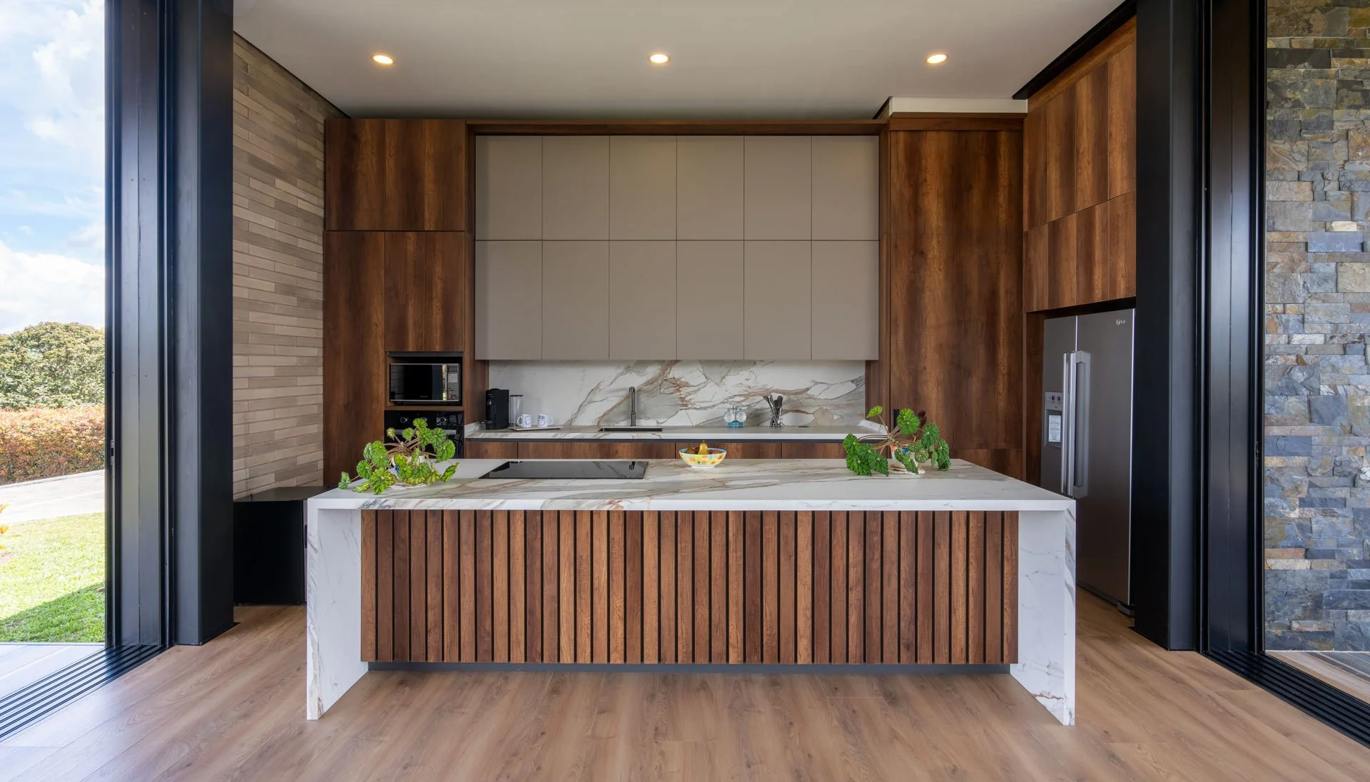 Casa Toscana-Mesón y salpicadero-Gramarston® Calacatta Macchia Vecchia-04 (1).jpg