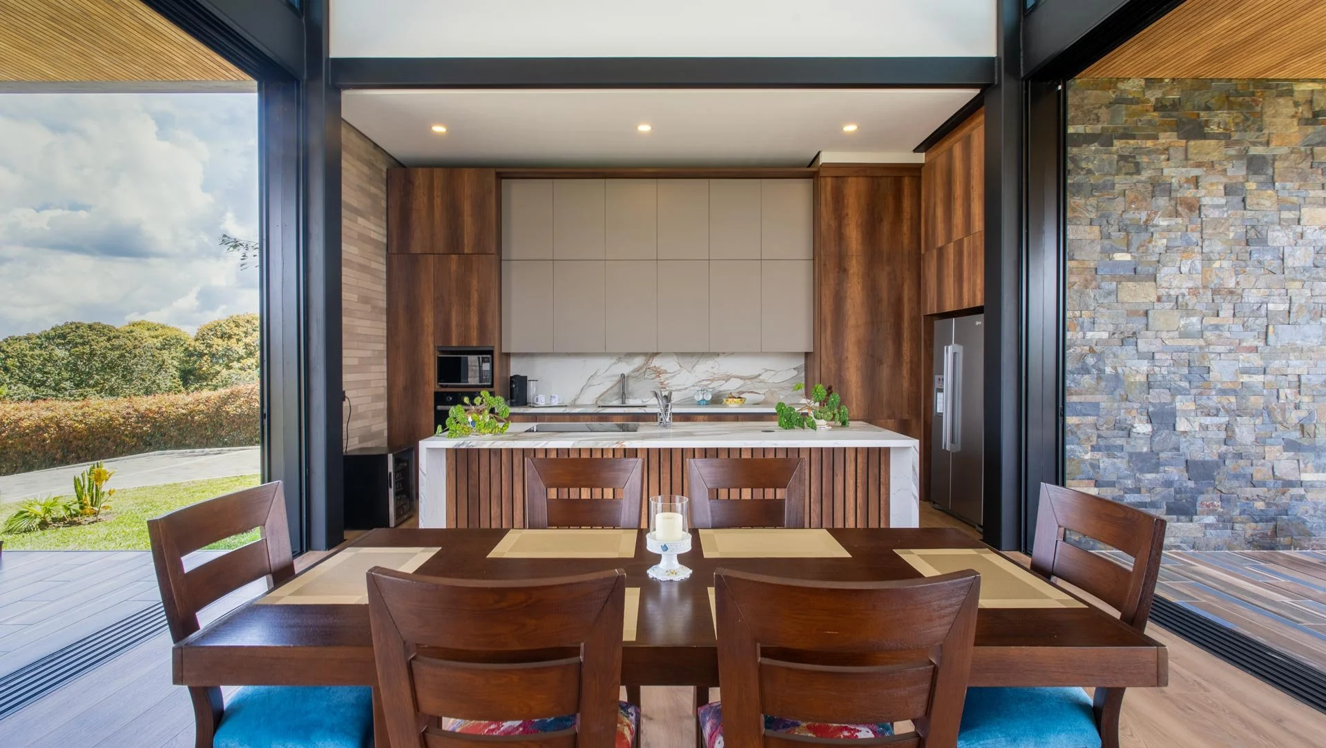 Casa Toscana-Mesón y salpicadero-Gramarston® Calacatta Macchia Vecchia-01.jpg