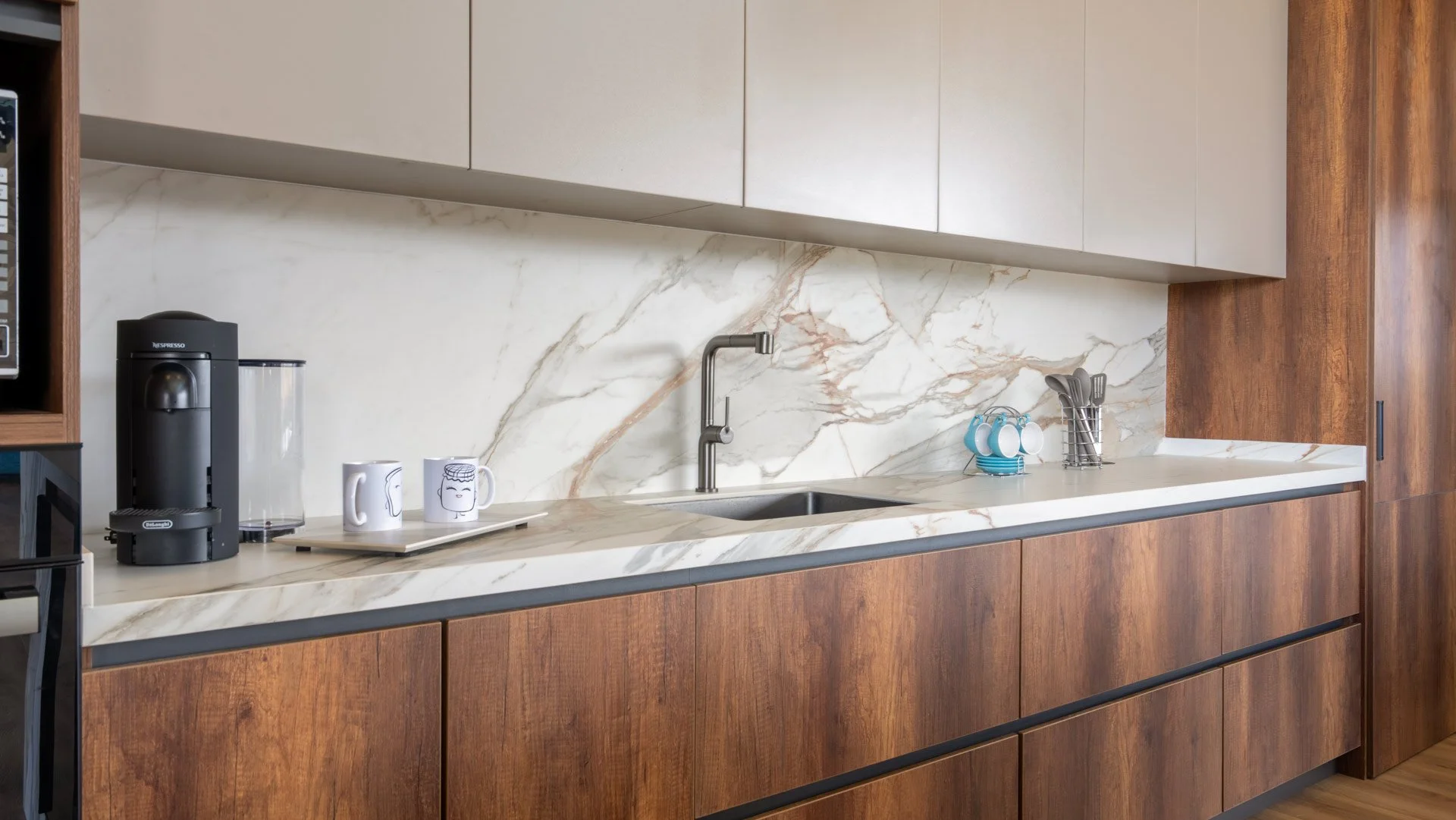 Casa Toscana-Mesón y salpicadero-Gramarston® Calacatta Macchia Vecchia-10.jpg