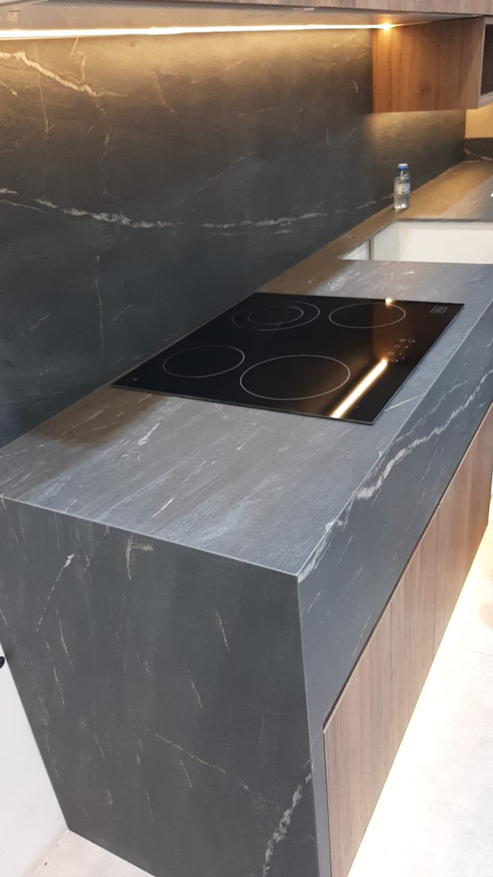 Belvedere black & Ducal gold.jpeg